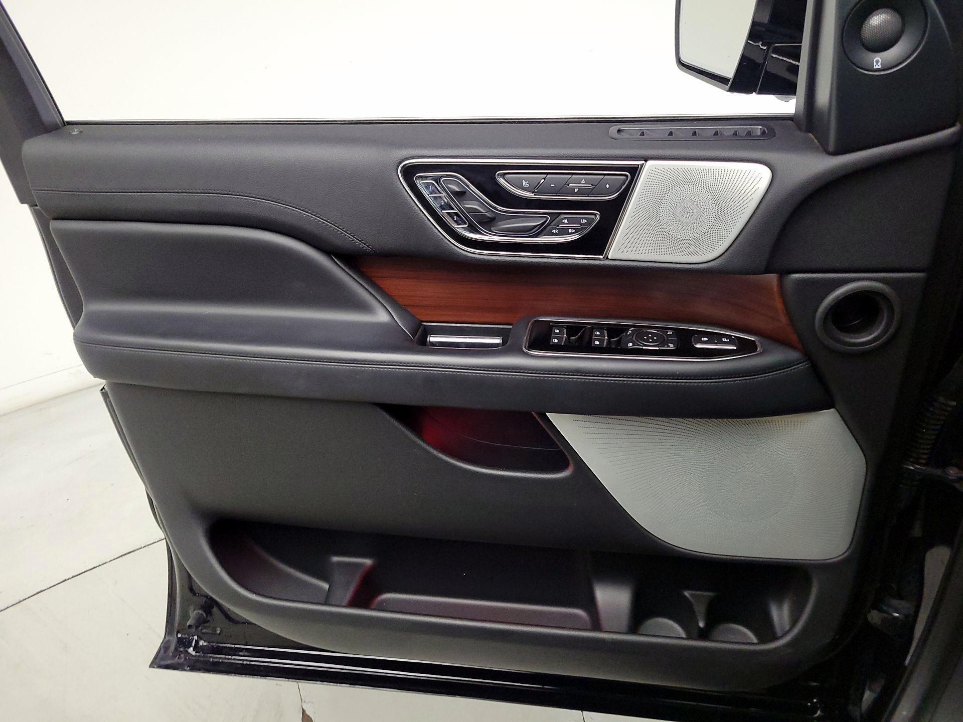 Thumbnail: 2021 Lincoln Navigator - 12