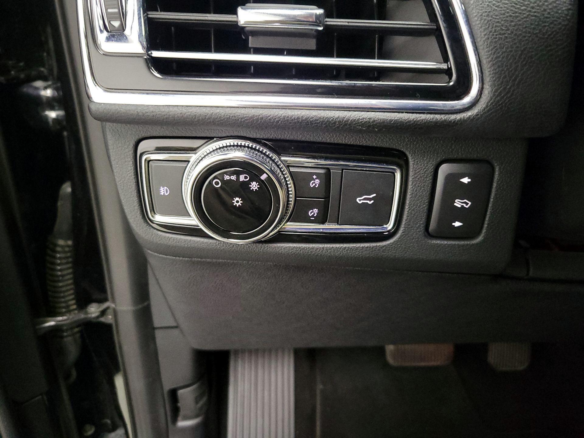 Thumbnail: 2021 Lincoln Navigator - 13
