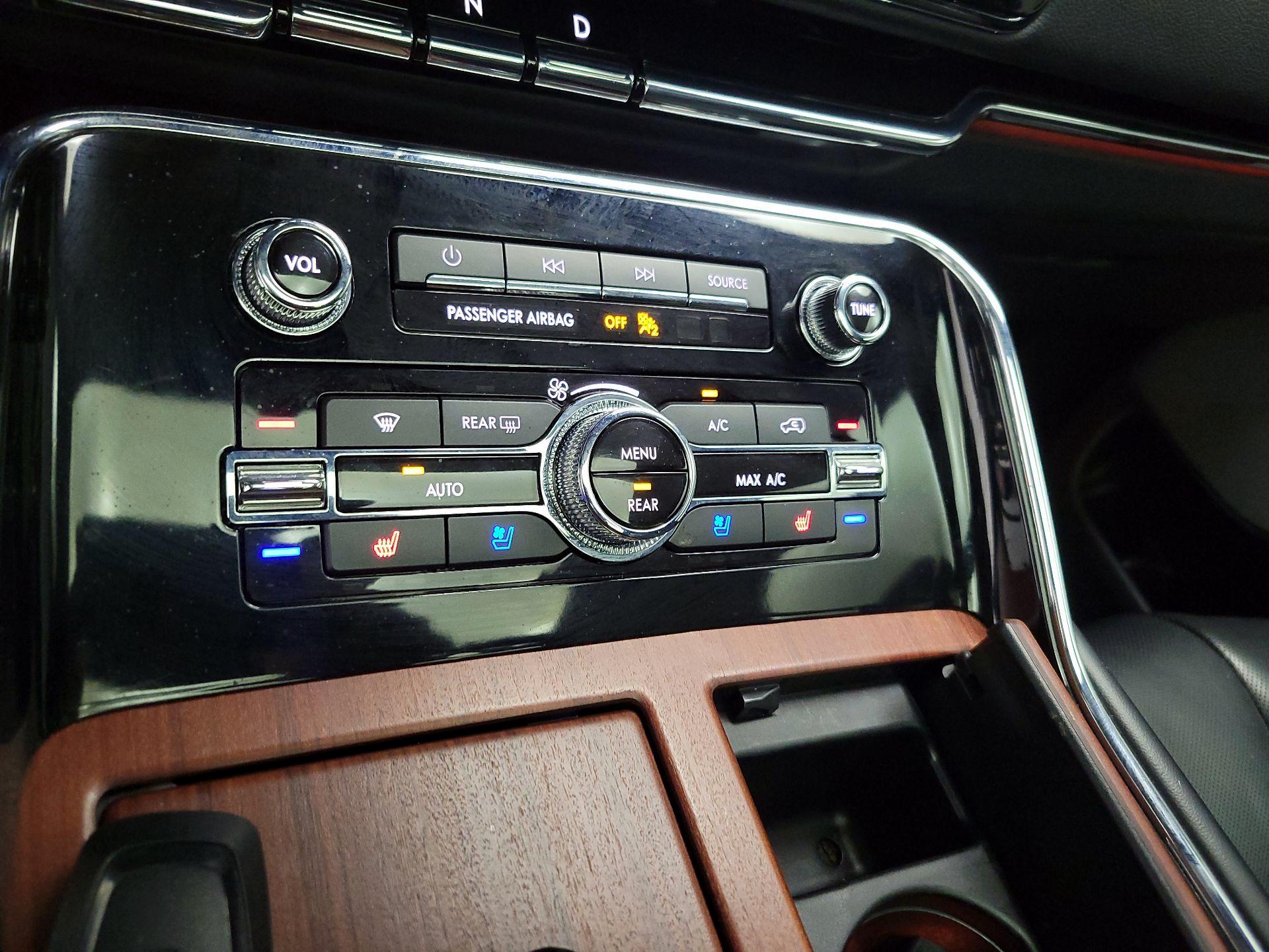 Thumbnail: 2021 Lincoln Navigator - 17