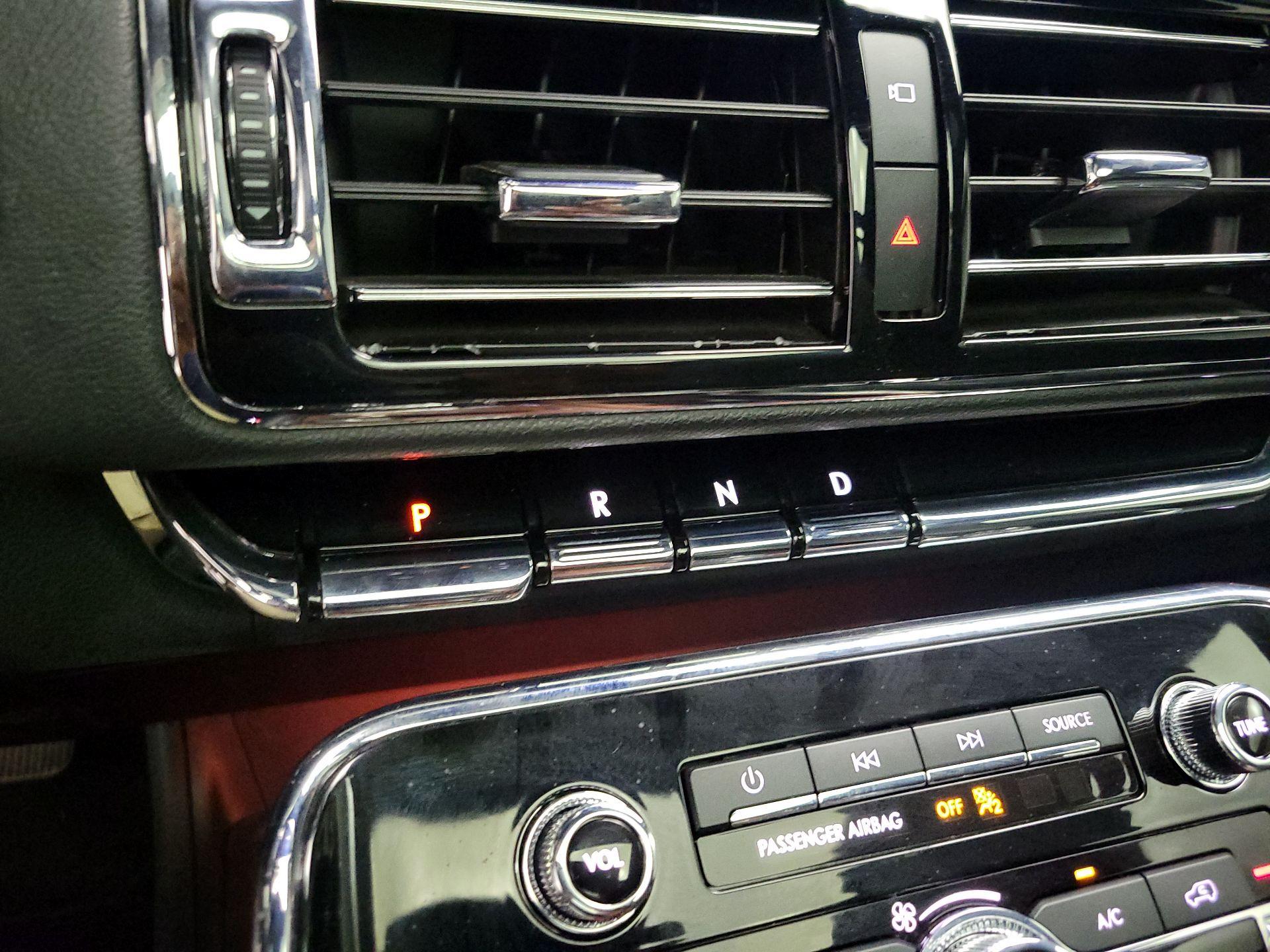 Thumbnail: 2021 Lincoln Navigator - 18