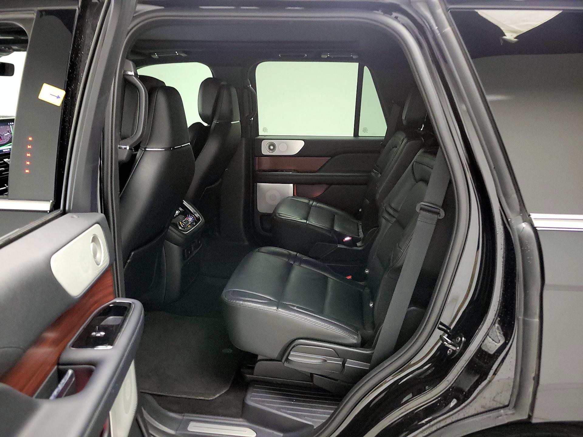 Thumbnail: 2021 Lincoln Navigator - 20