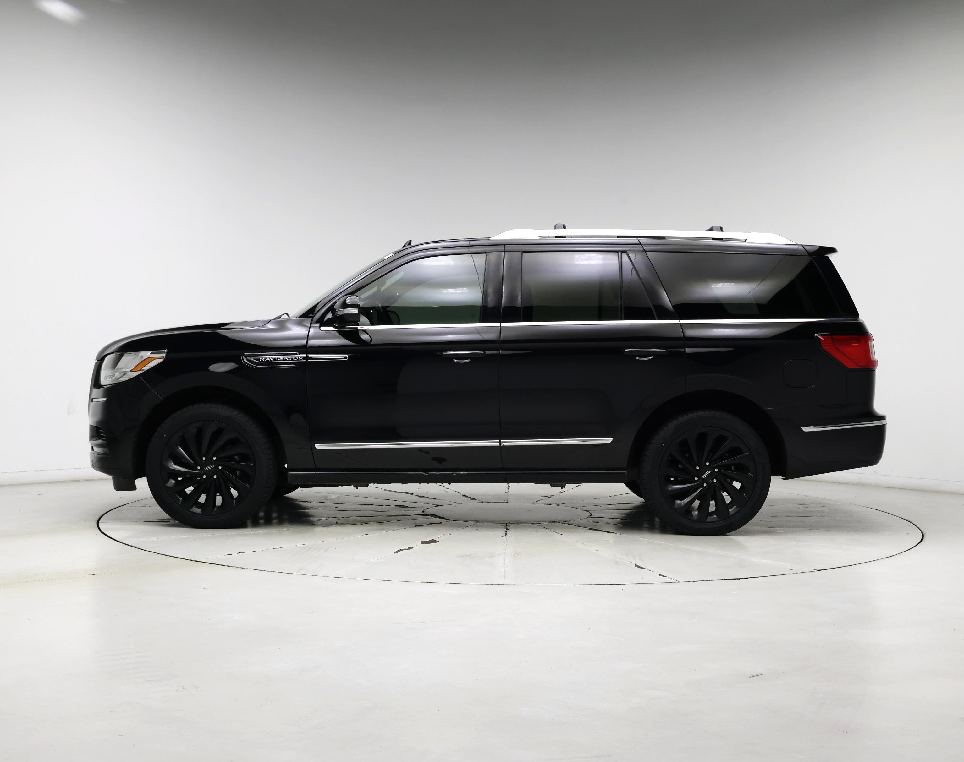 Thumbnail: 2021 Lincoln Navigator - 3