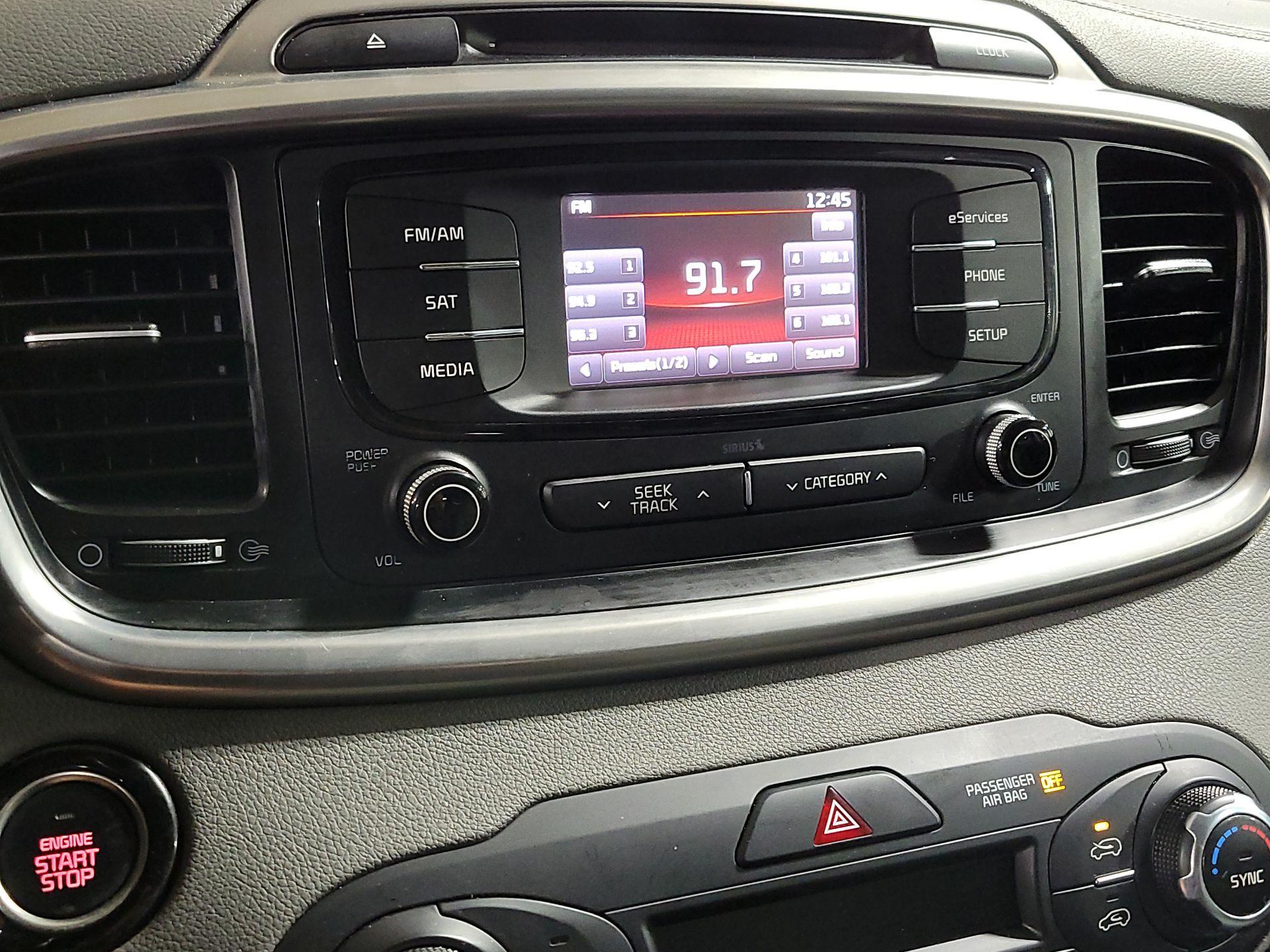 Thumbnail: 2016 Kia Sorento - 14