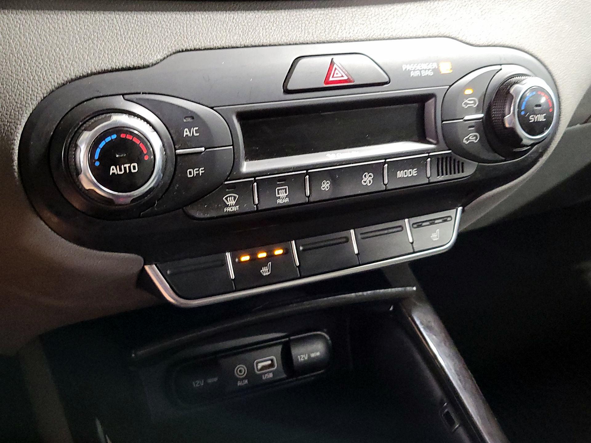 Thumbnail: 2016 Kia Sorento - 15