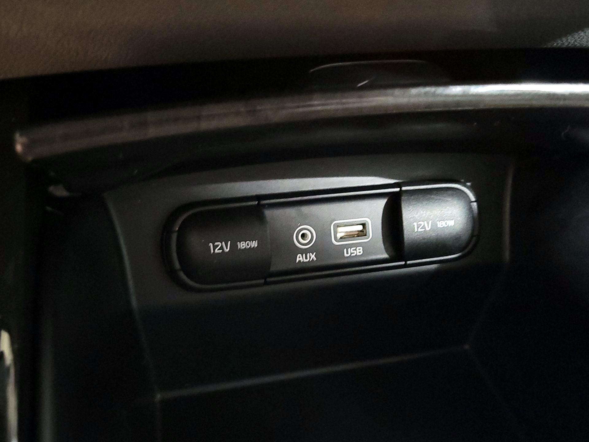 Thumbnail: 2016 Kia Sorento - 17