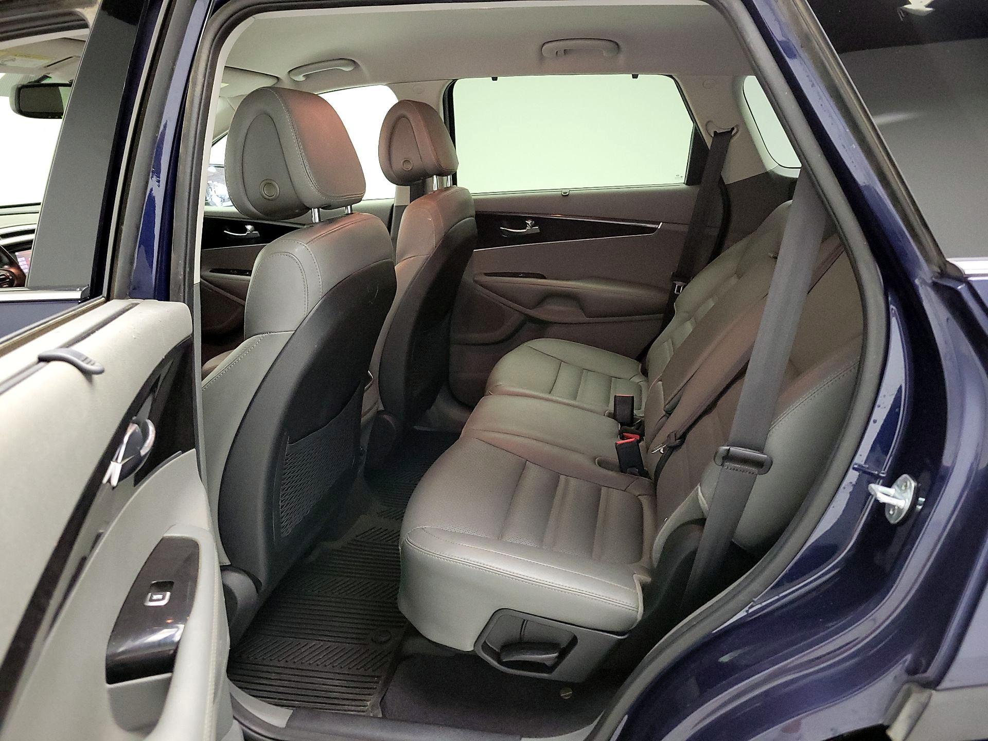 Thumbnail: 2016 Kia Sorento - 18