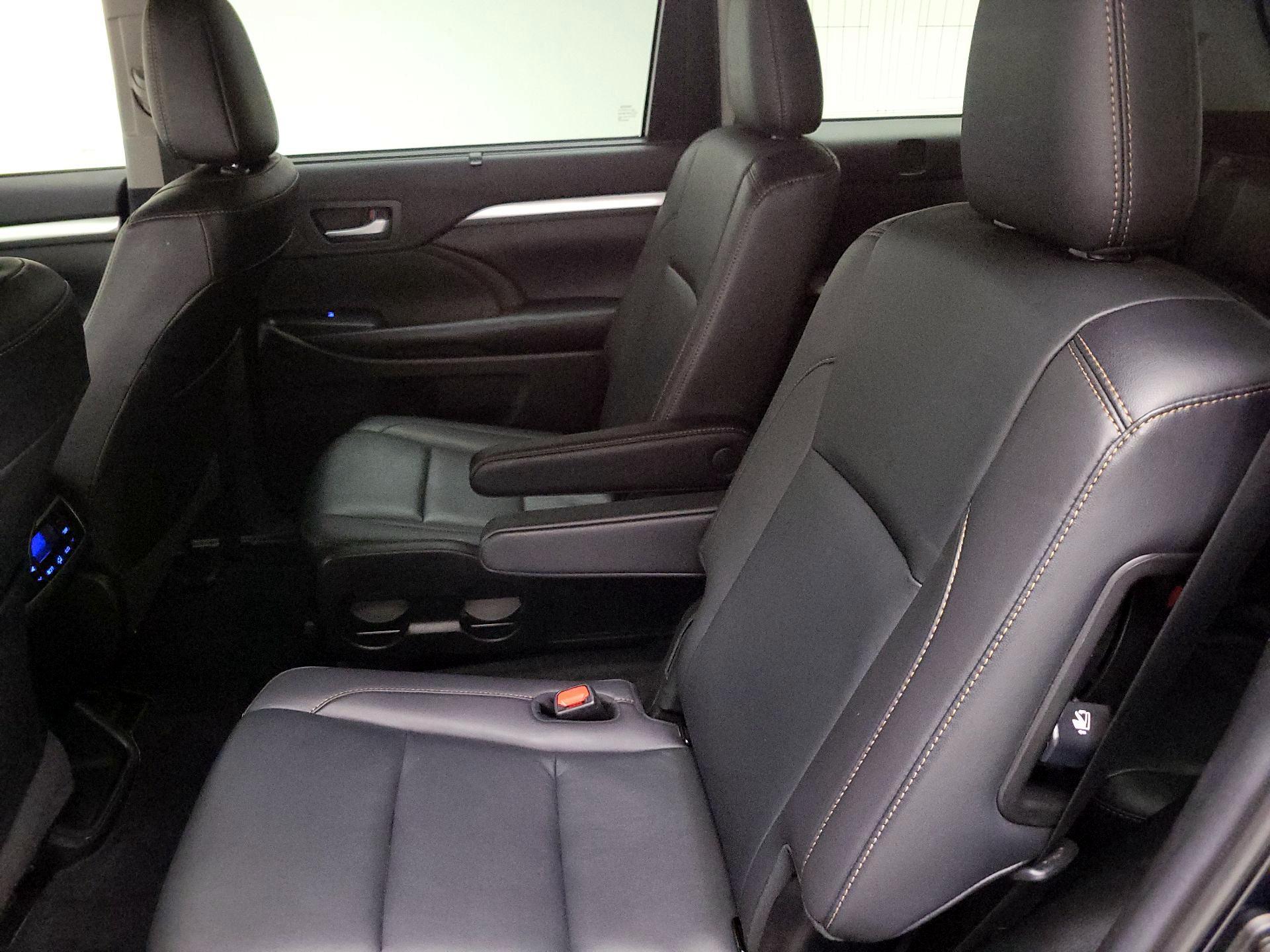 Thumbnail: 2019 Toyota Highlander - 19