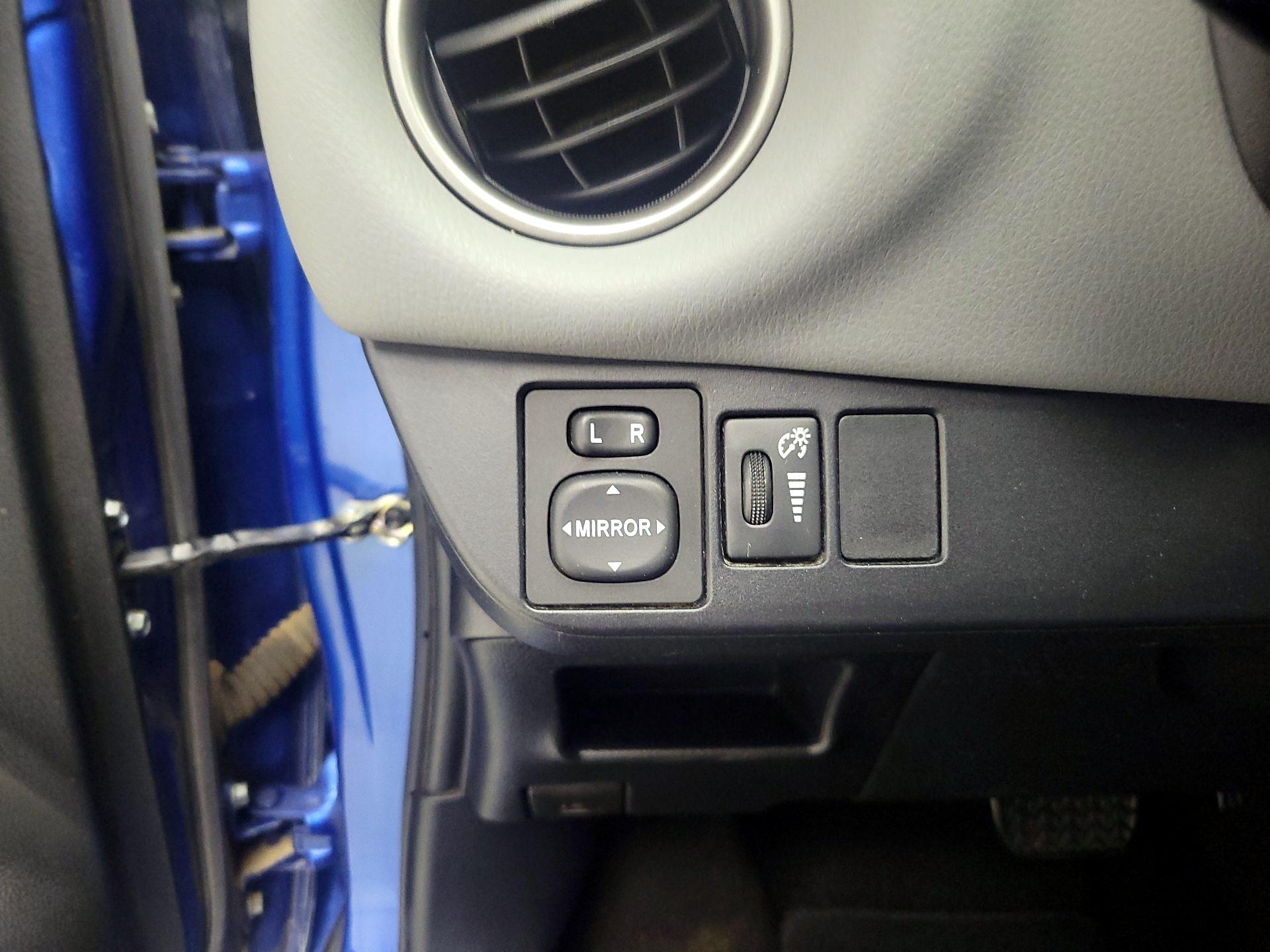 Thumbnail: 2015 Toyota Yaris - 13