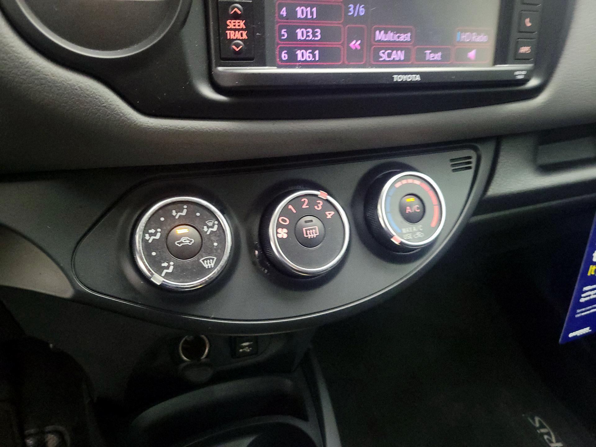 Thumbnail: 2015 Toyota Yaris - 15