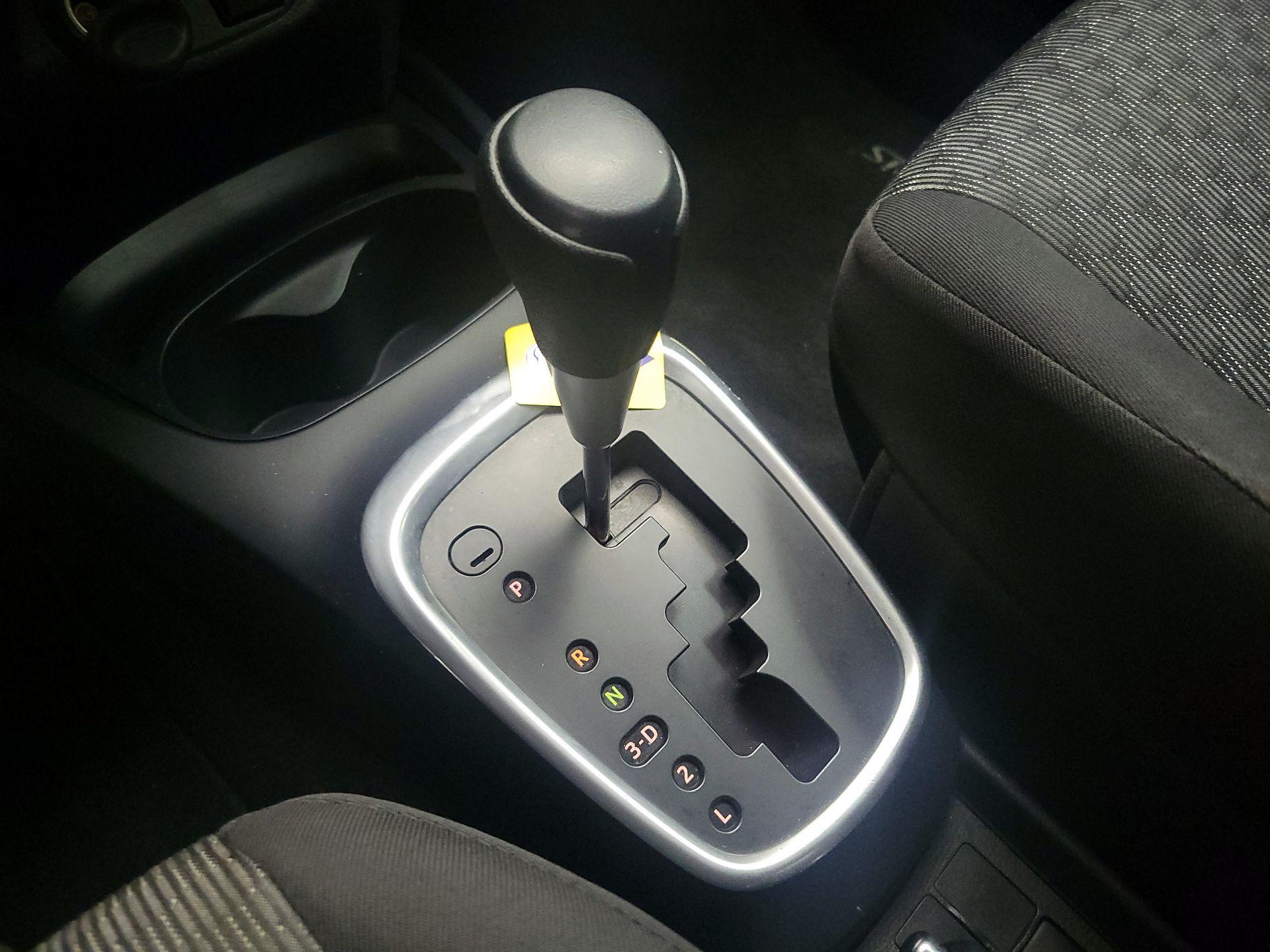 Thumbnail: 2015 Toyota Yaris - 16