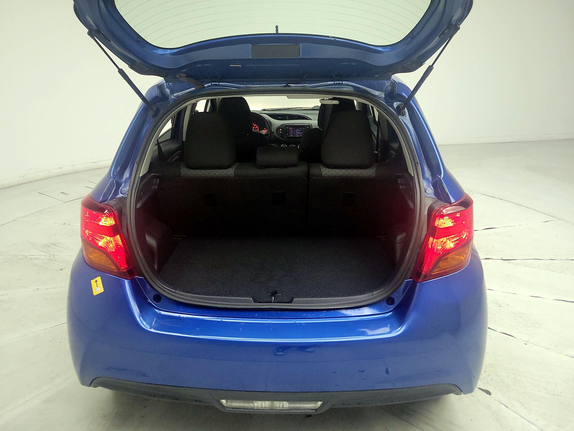 Thumbnail: 2015 Toyota Yaris - 18