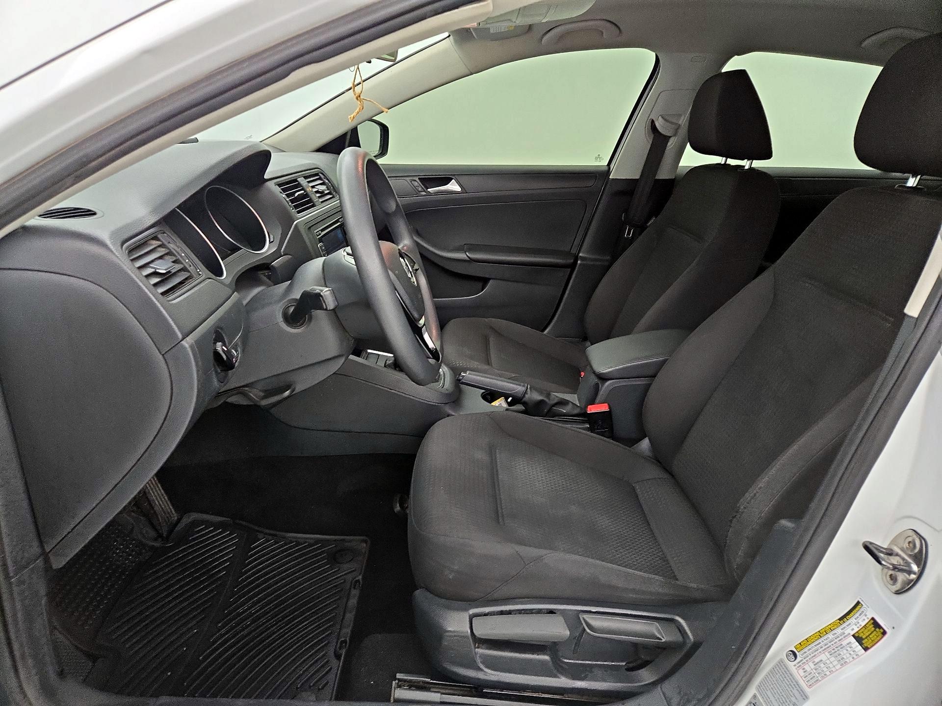 Thumbnail: 2015 Volkswagen Jetta - 11