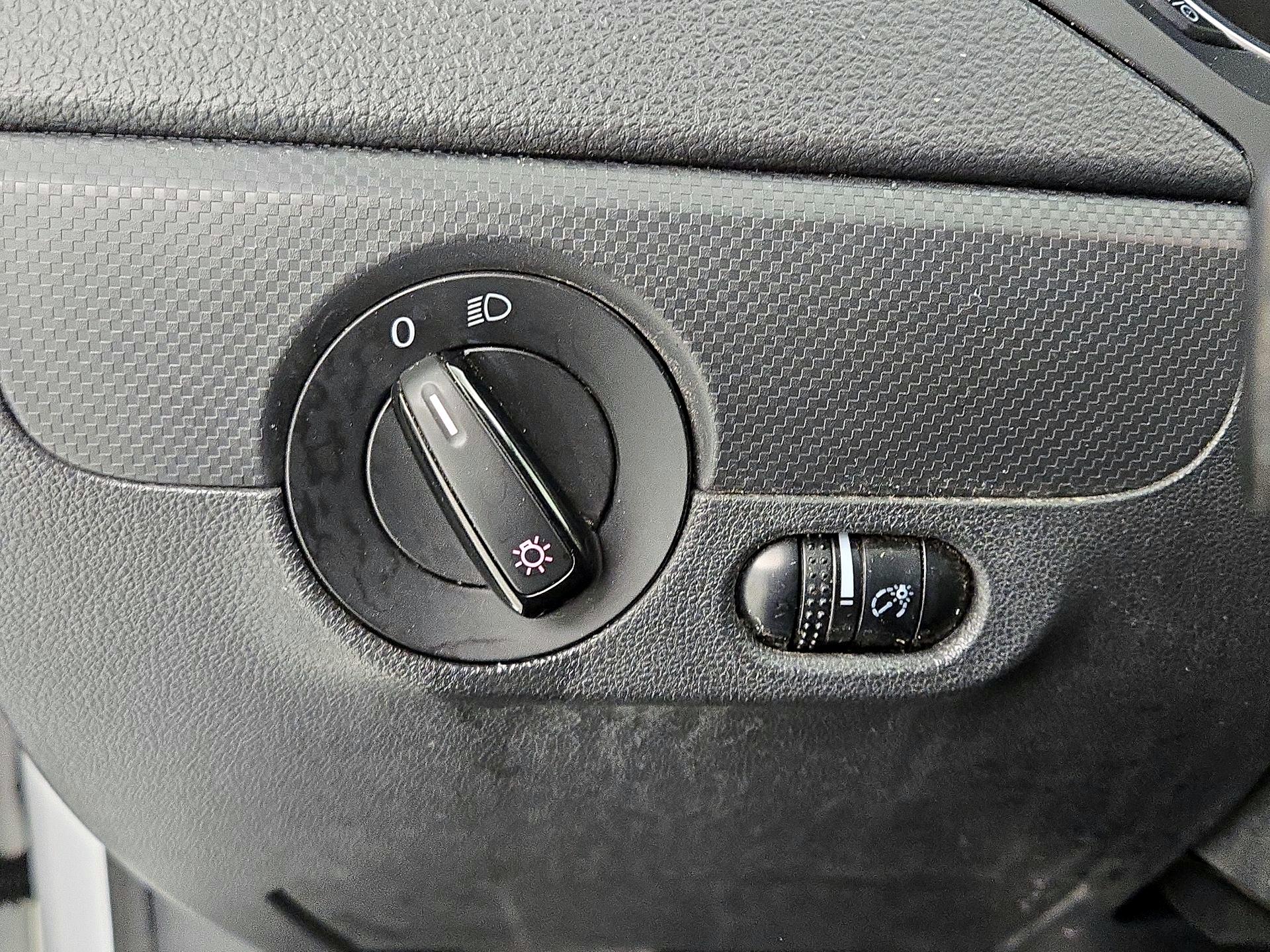 Thumbnail: 2015 Volkswagen Jetta - 13