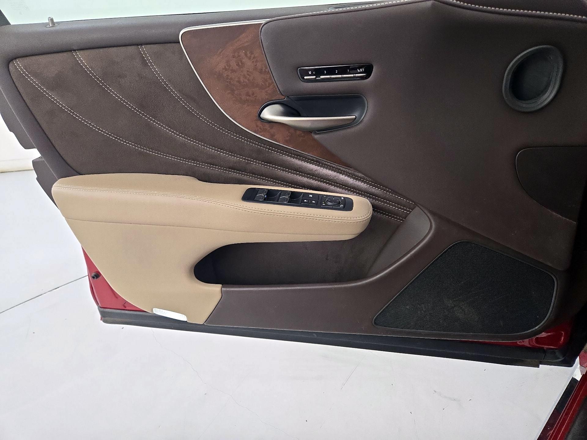 Thumbnail: 2020 Lexus LS - 12