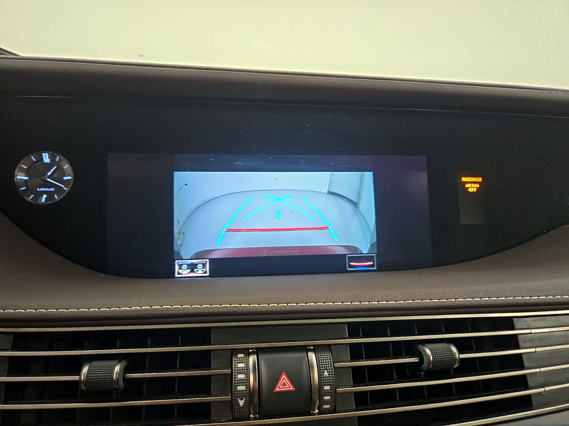 Thumbnail: 2020 Lexus LS - 15