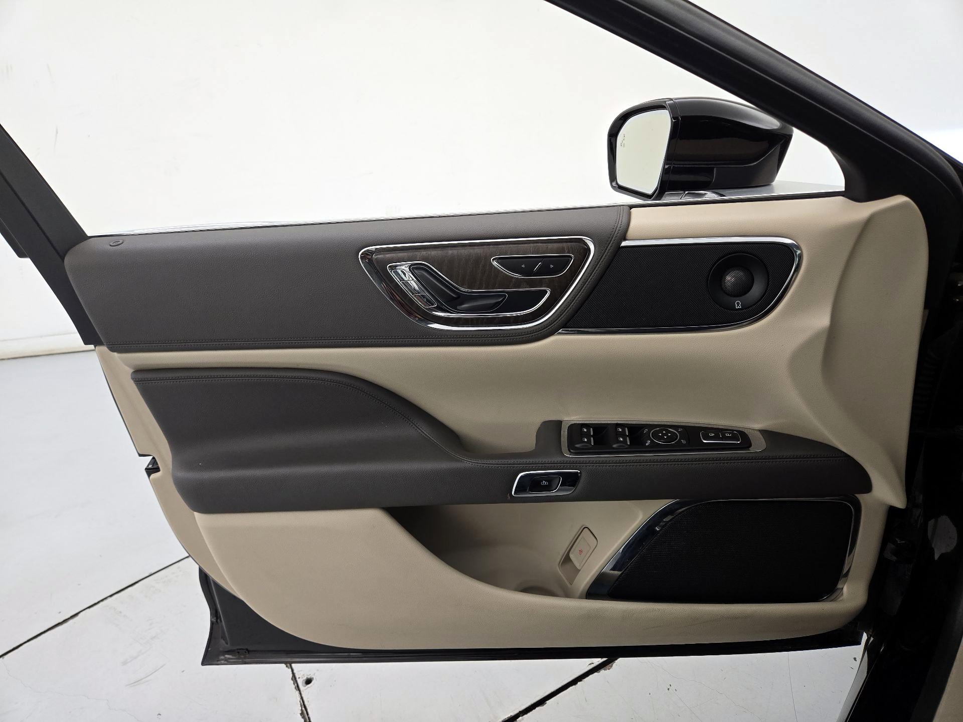 Thumbnail: 2020 Lincoln Continental - 12