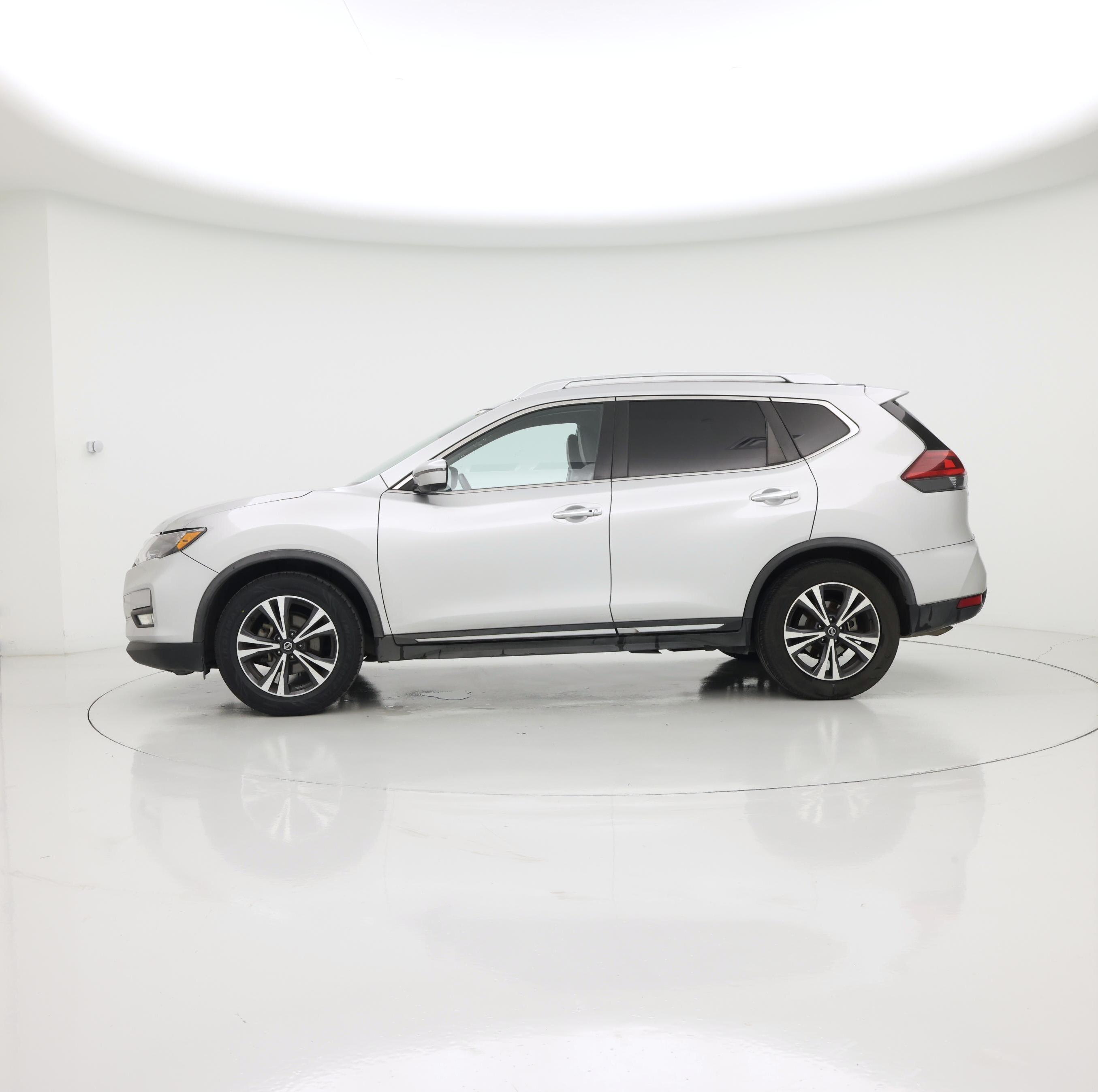 Thumbnail: 2018 Nissan Rogue - 3