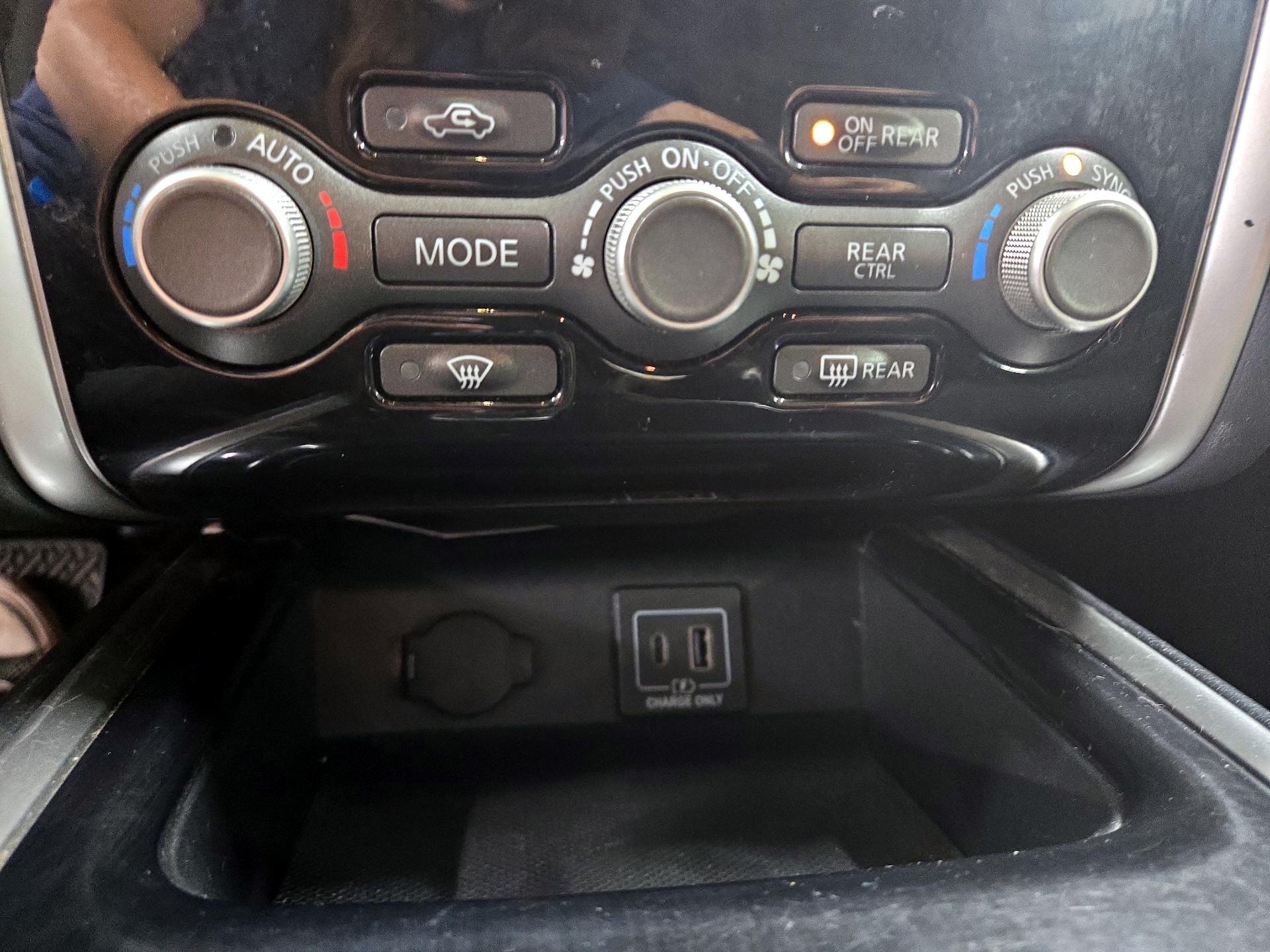 Thumbnail: 2019 Nissan Pathfinder - 16