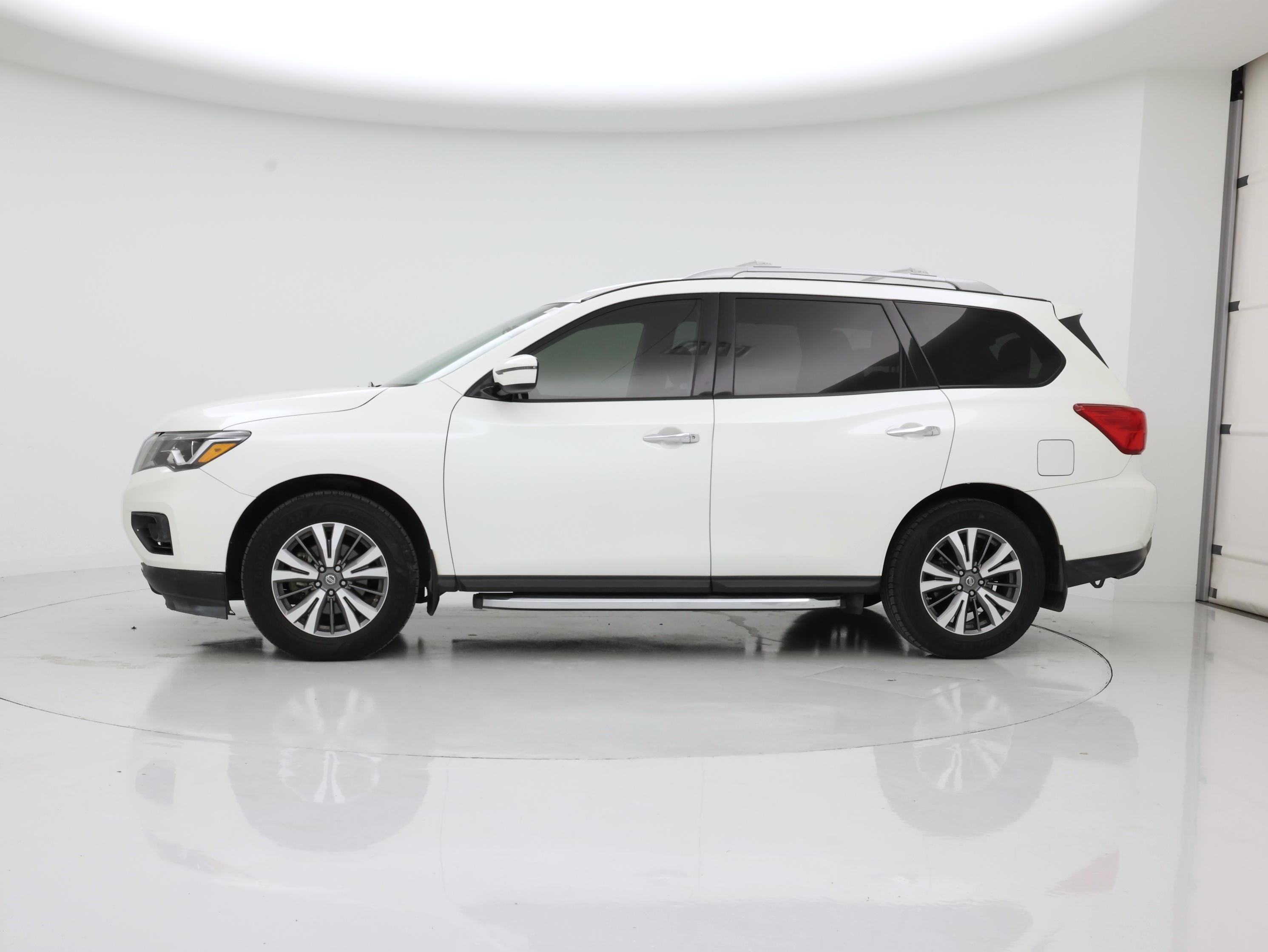Thumbnail: 2019 Nissan Pathfinder - 3