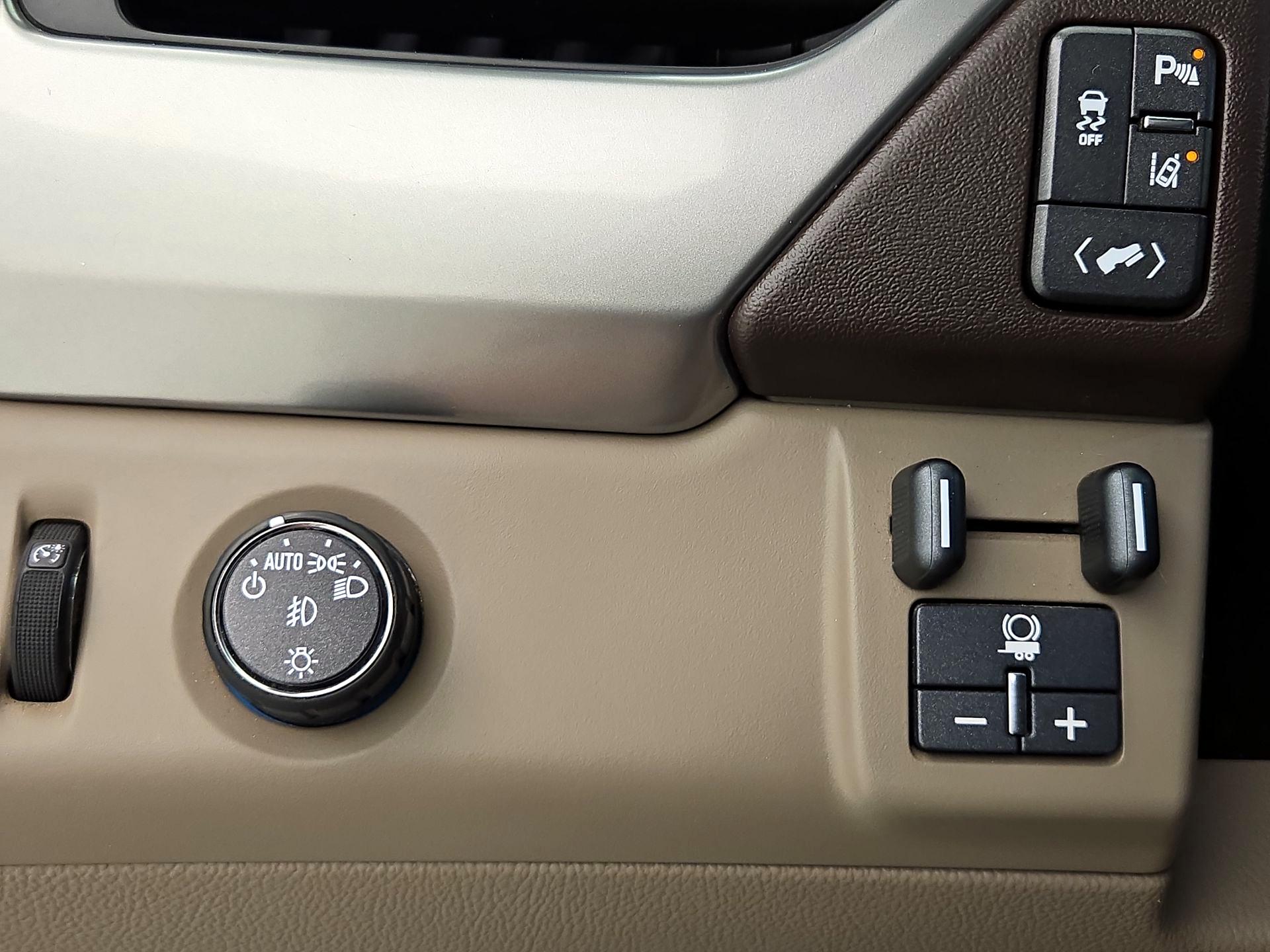Thumbnail: 2015 Chevrolet Tahoe - 13