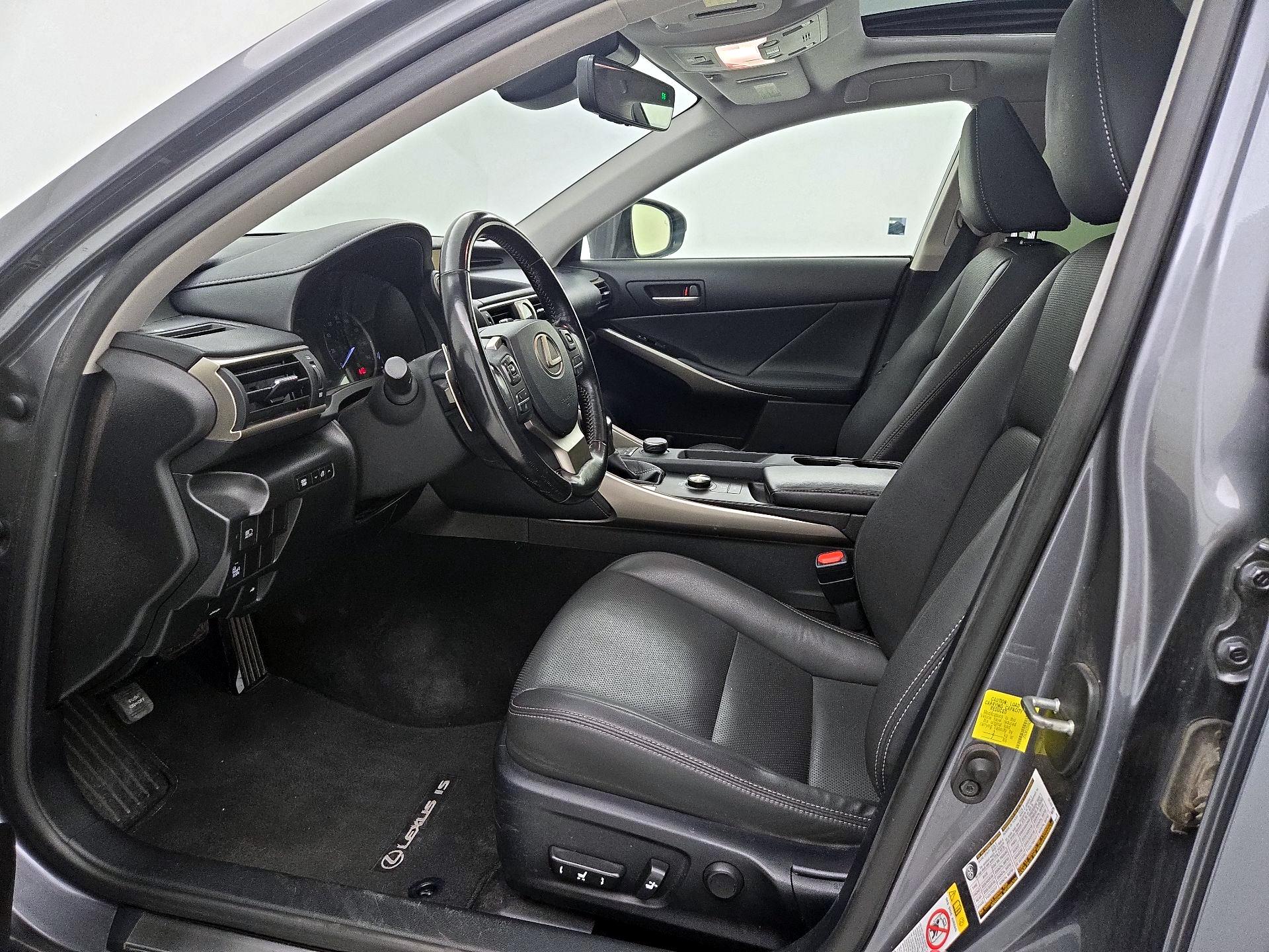 Thumbnail: 2017 Lexus IS - 11