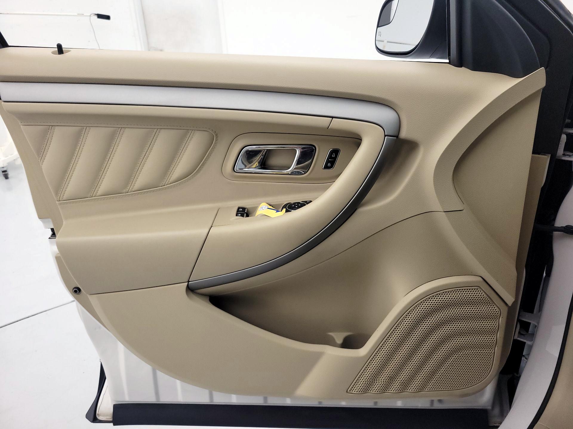 Thumbnail: 2014 Ford Taurus - 12