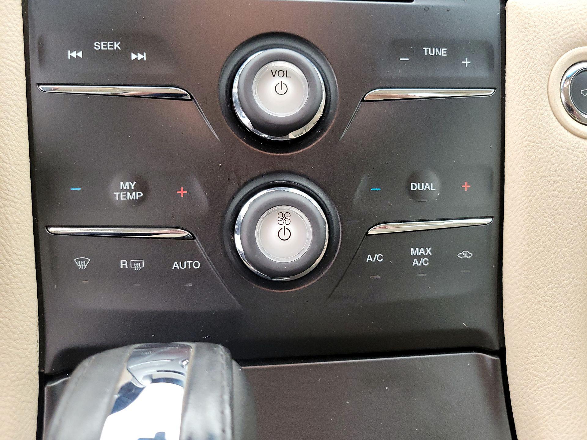 Thumbnail: 2014 Ford Taurus - 17
