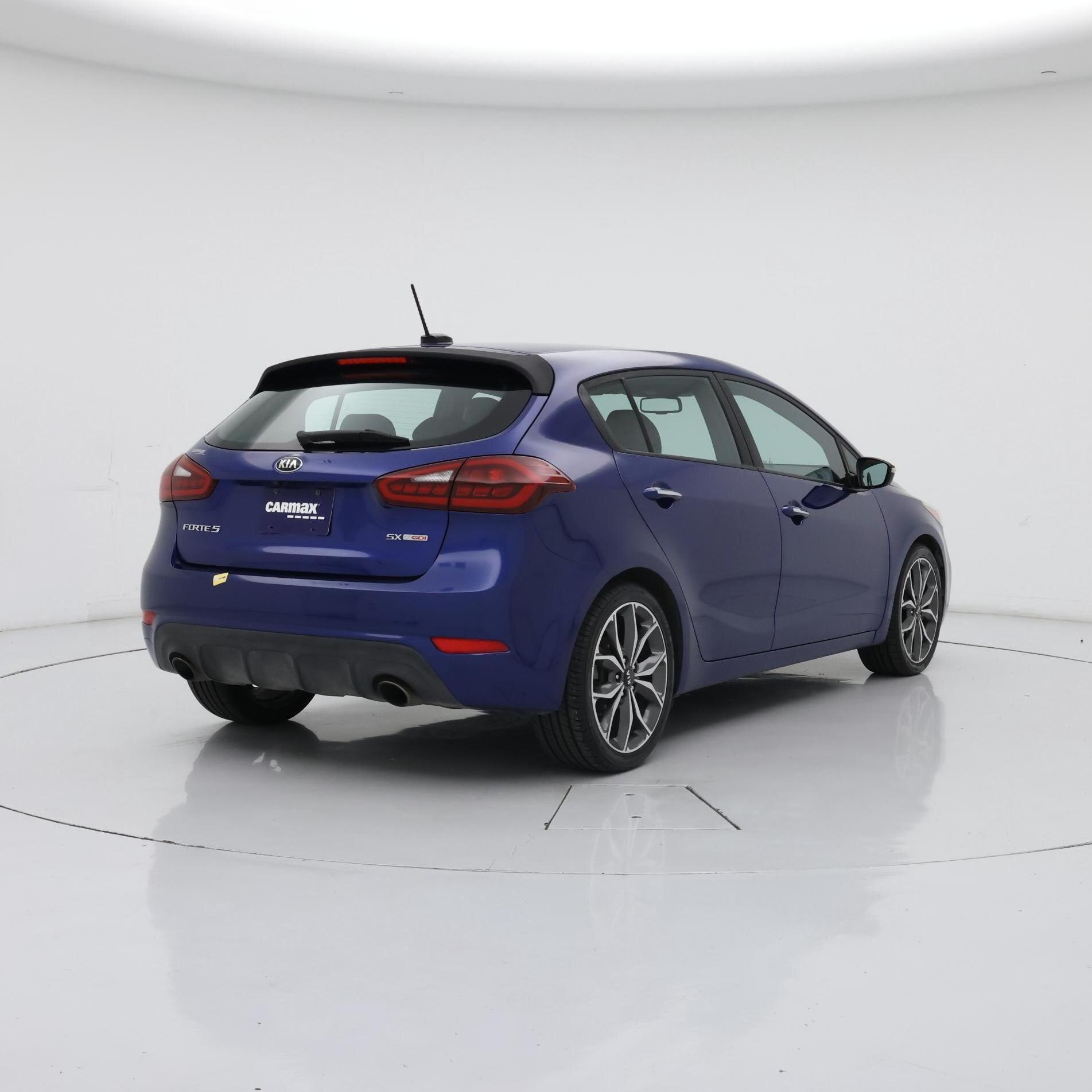 Thumbnail: 2017 Kia Forte - 8