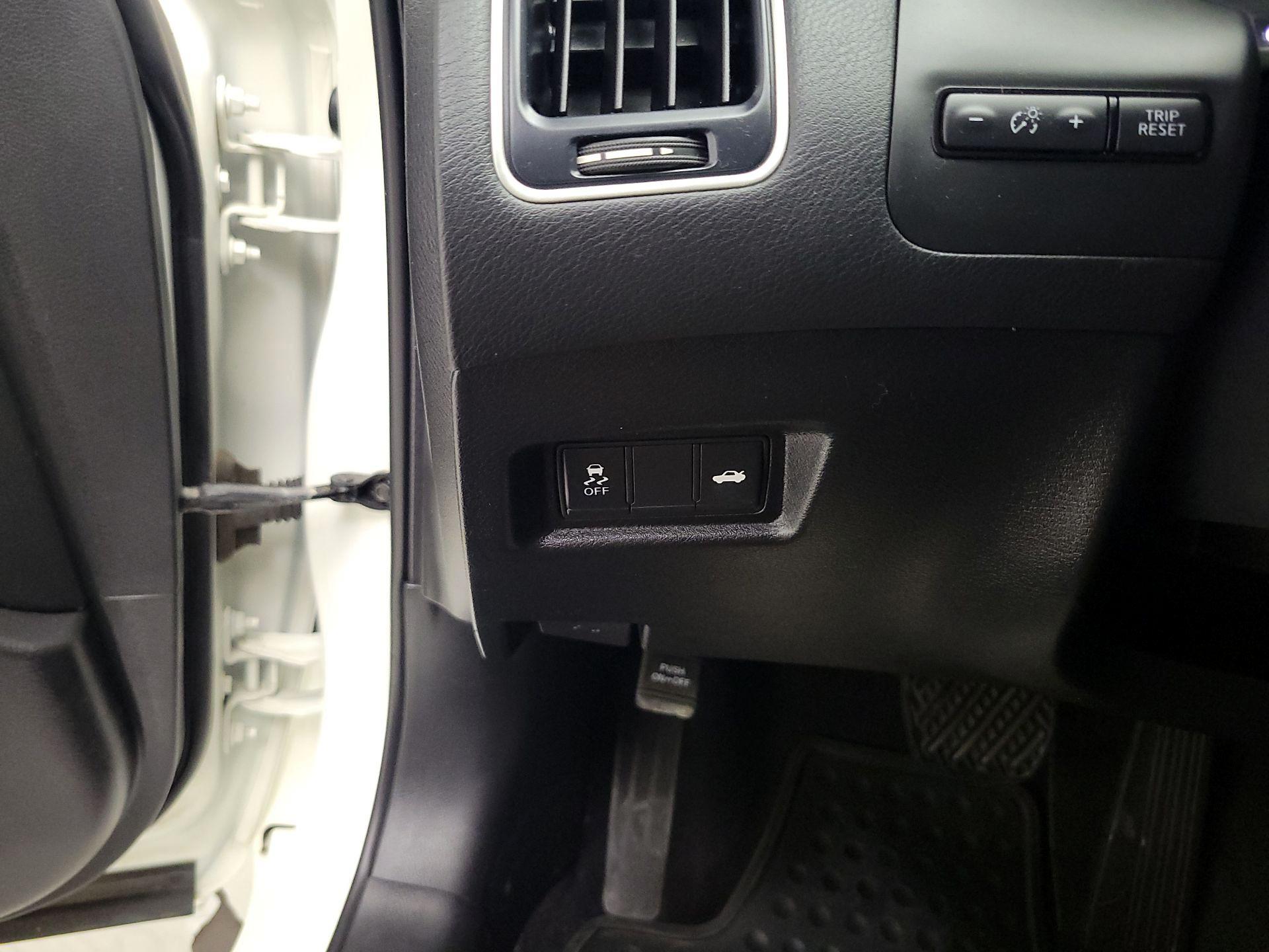 Thumbnail: 2020 INFINITI Q50 - 13