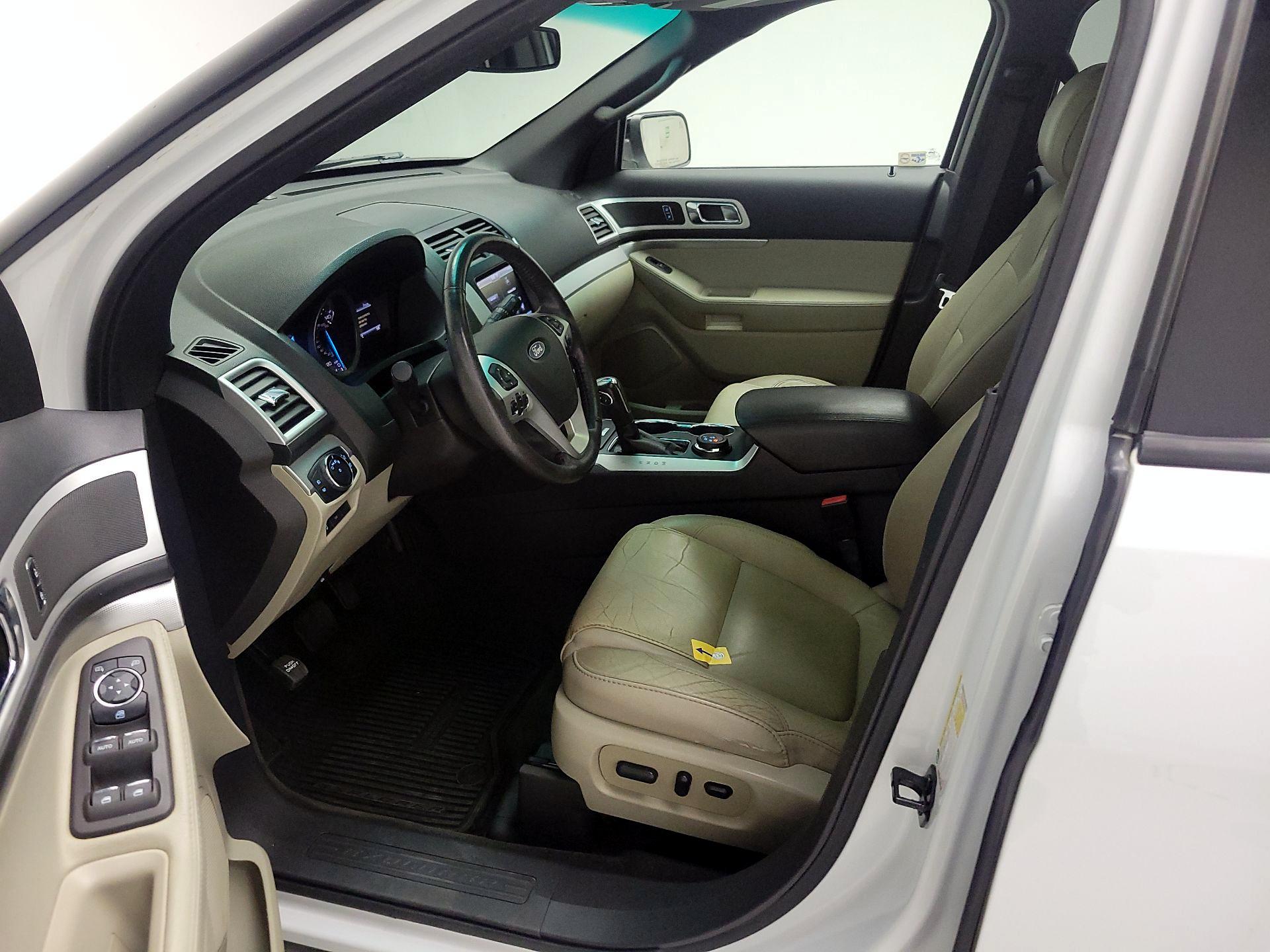Thumbnail: 2015 Ford Explorer - 11
