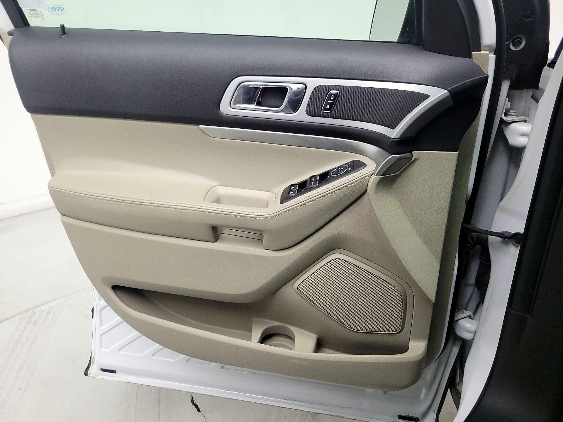 Thumbnail: 2015 Ford Explorer - 12
