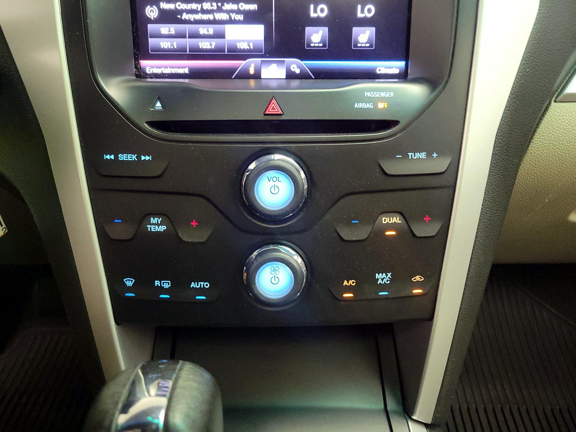 Thumbnail: 2015 Ford Explorer - 16