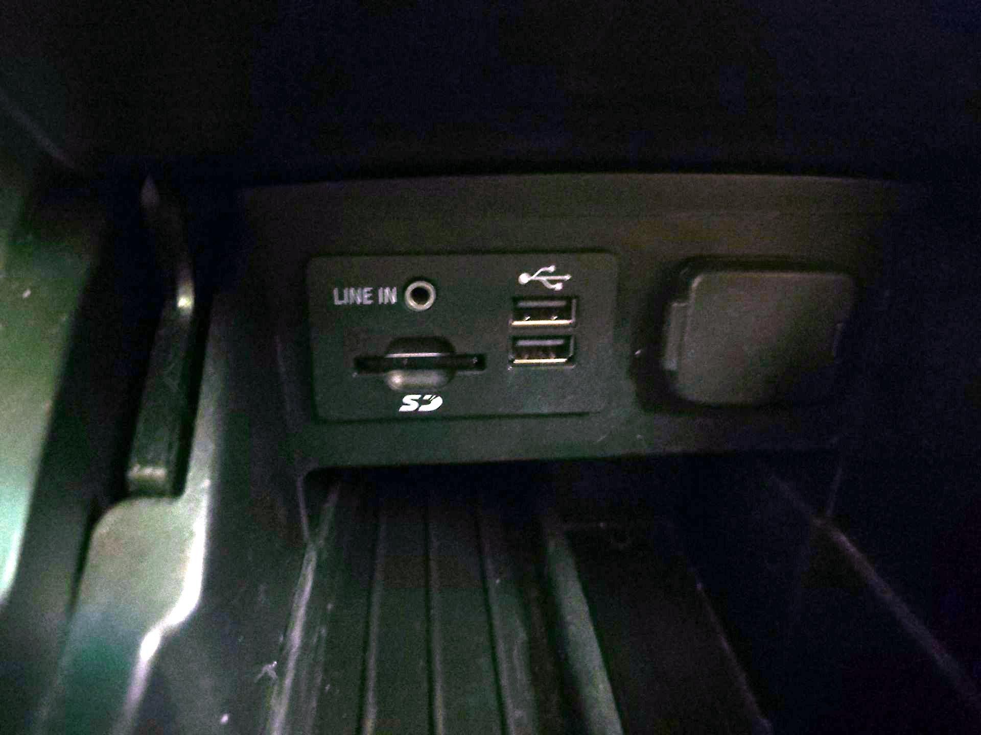 Thumbnail: 2015 Ford Explorer - 18