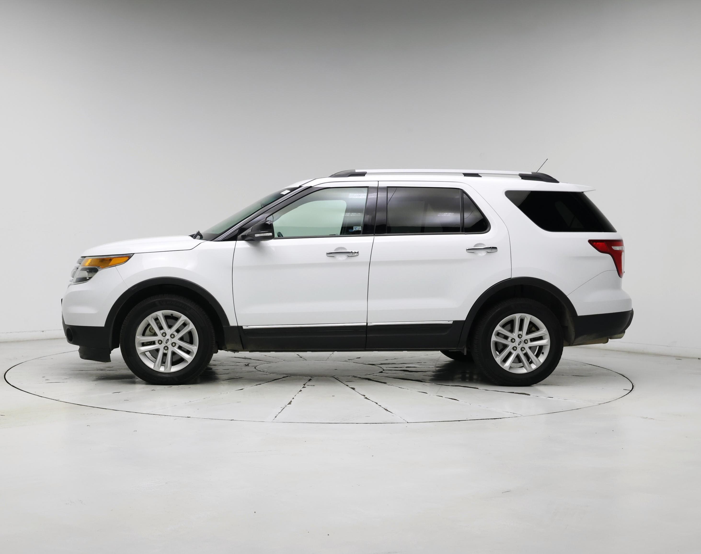 Thumbnail: 2015 Ford Explorer - 3