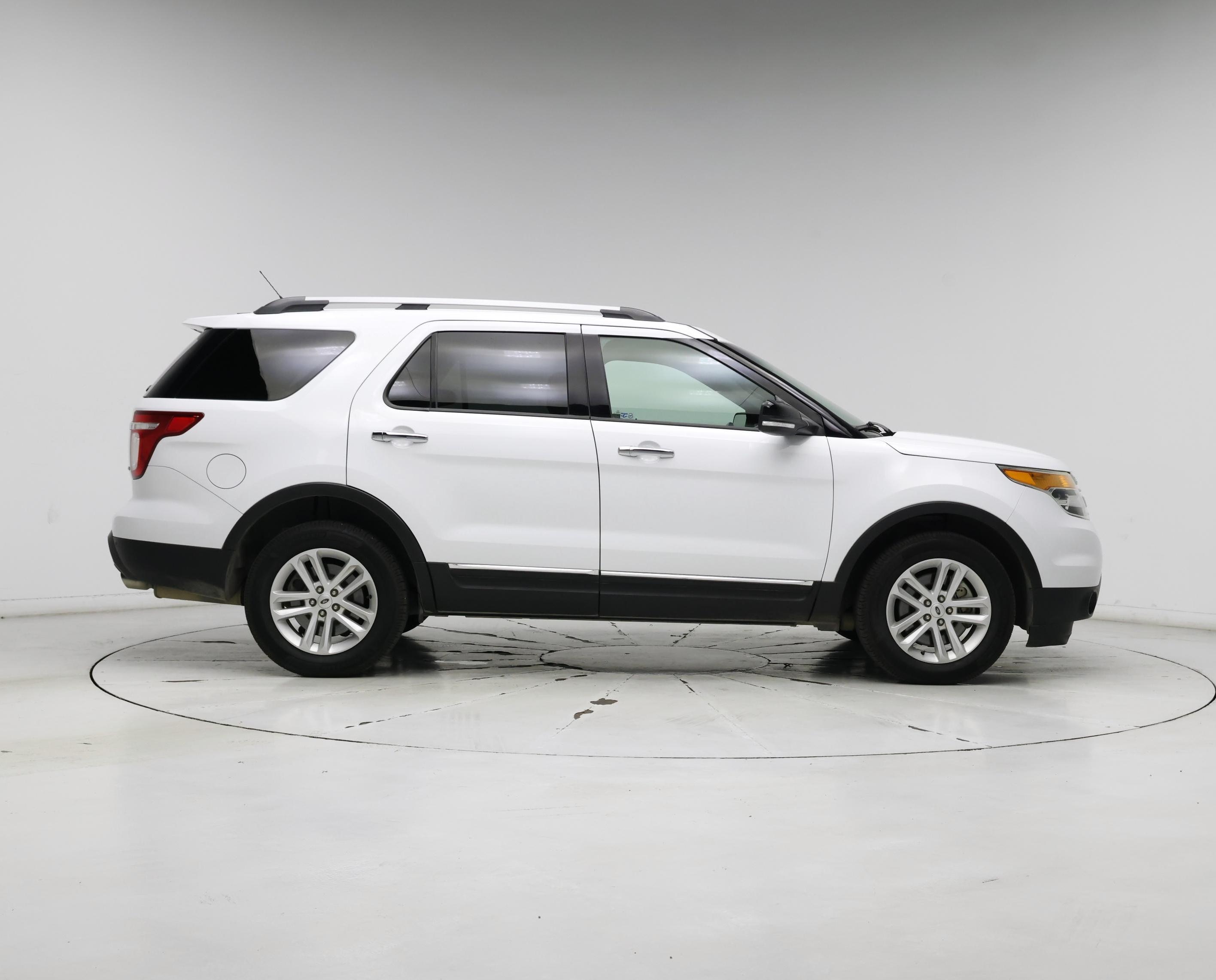 Thumbnail: 2015 Ford Explorer - 7