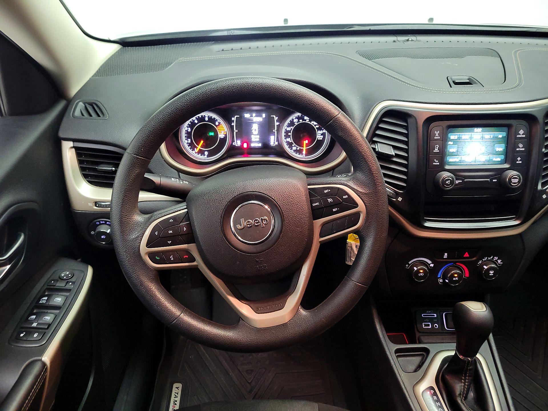 Thumbnail: 2018 Jeep Cherokee - 10