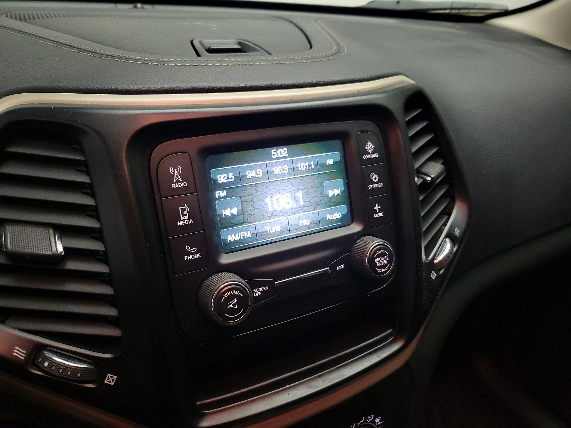 Thumbnail: 2018 Jeep Cherokee - 15