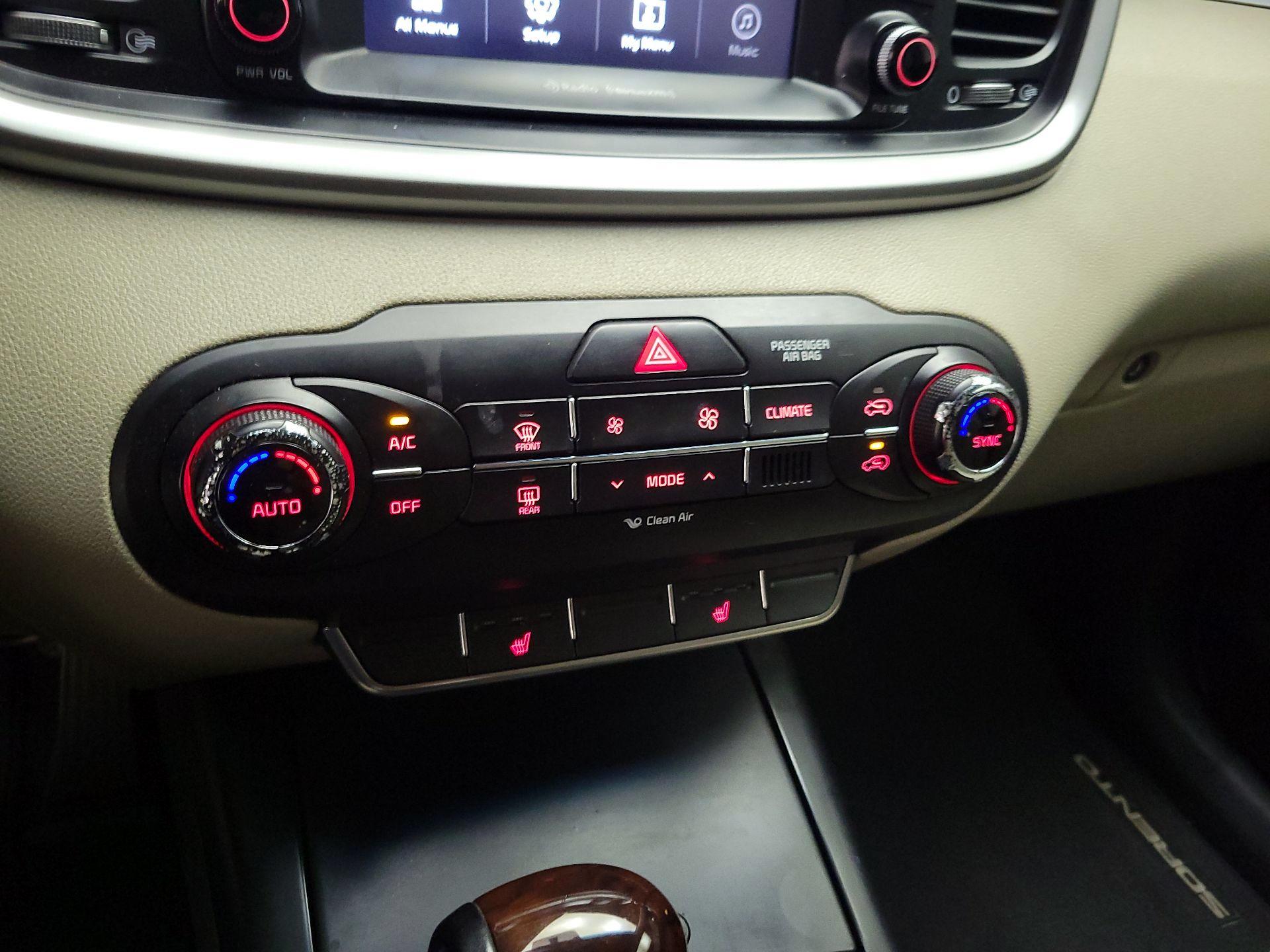 Thumbnail: 2017 Kia Sorento - 16