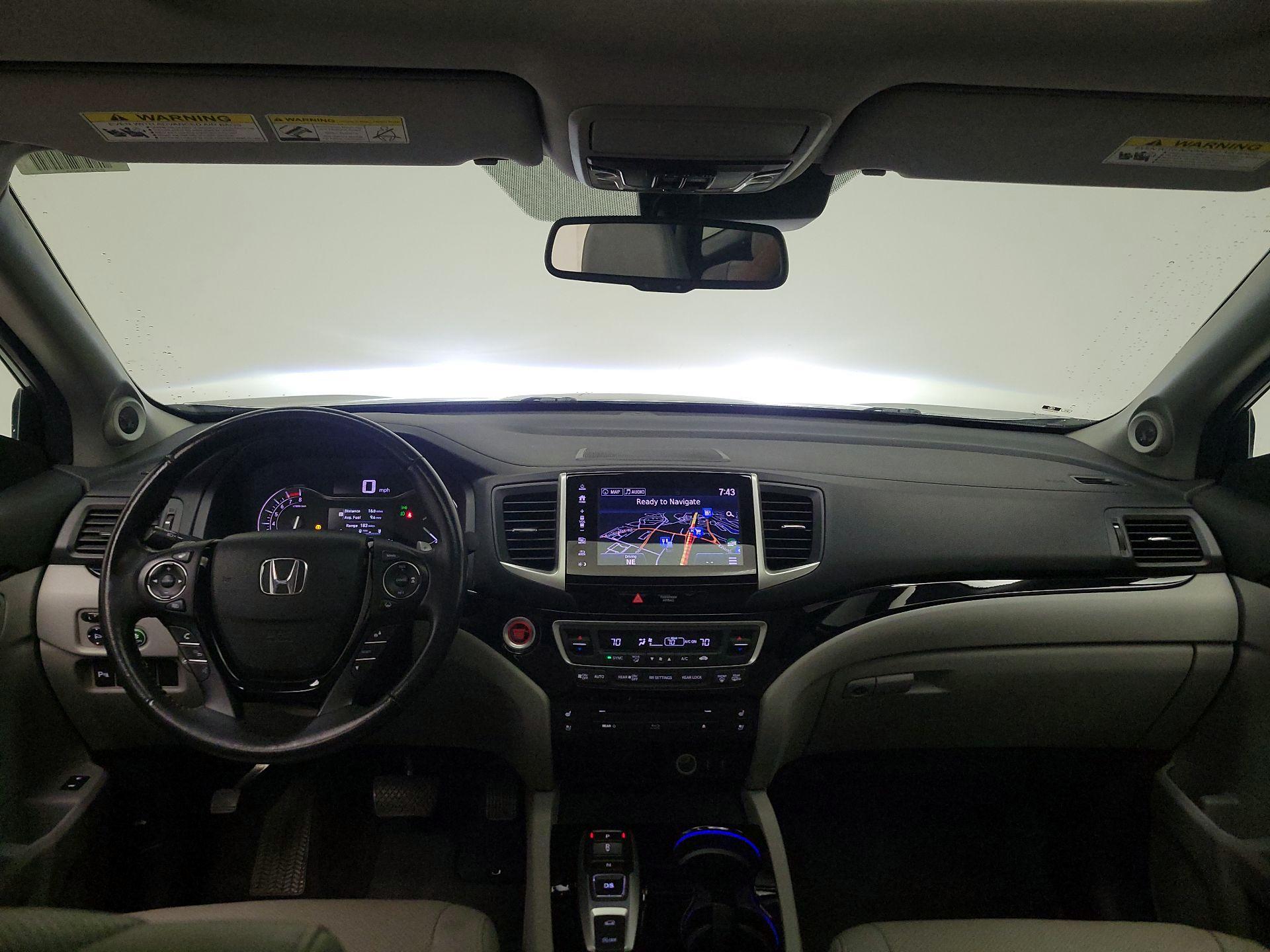 Thumbnail: 2017 Honda Pilot - 9