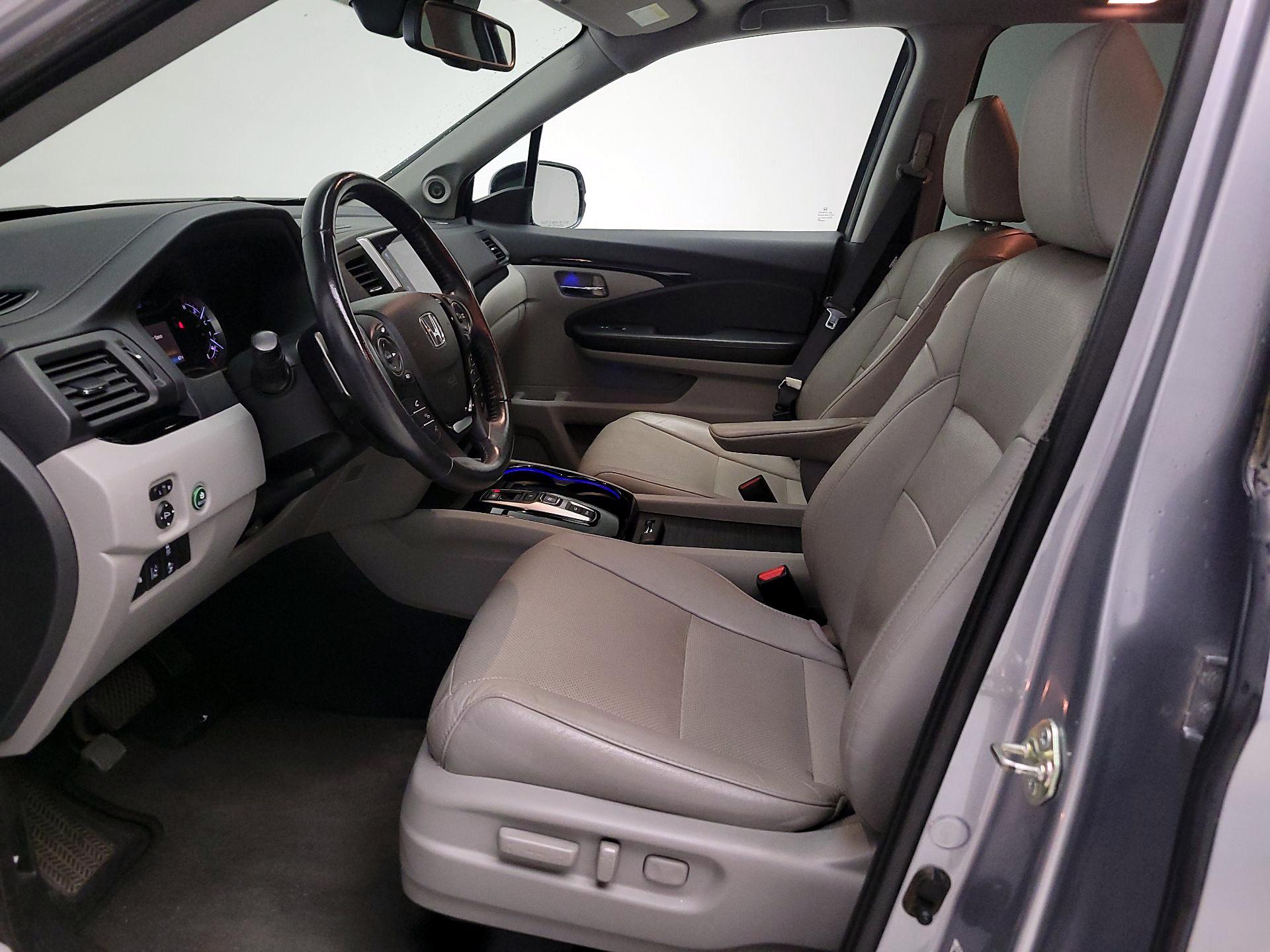 Thumbnail: 2017 Honda Pilot - 11