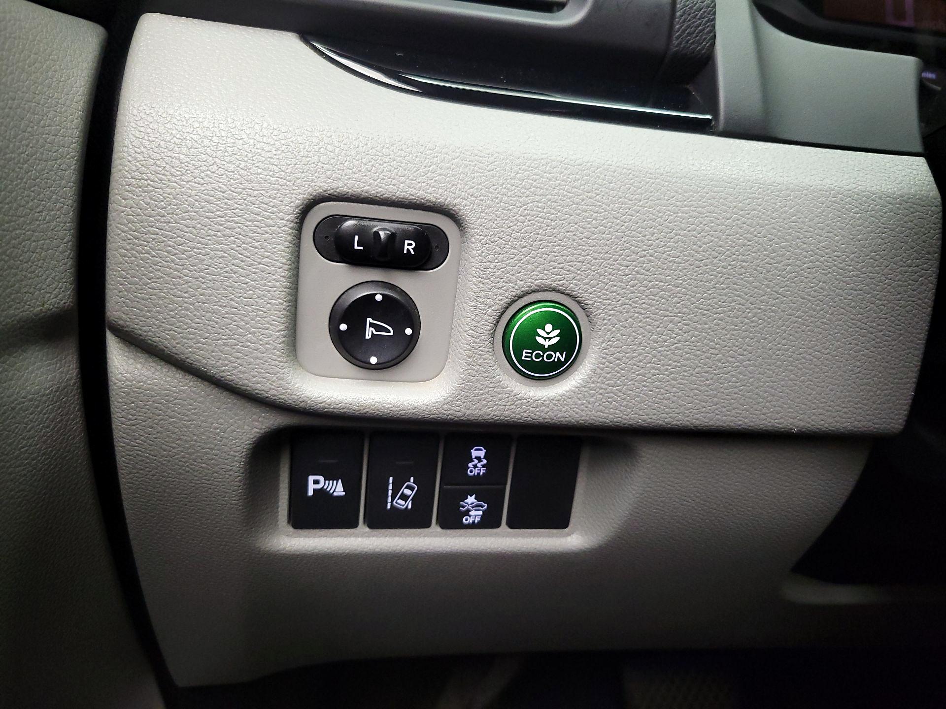 Thumbnail: 2017 Honda Pilot - 13