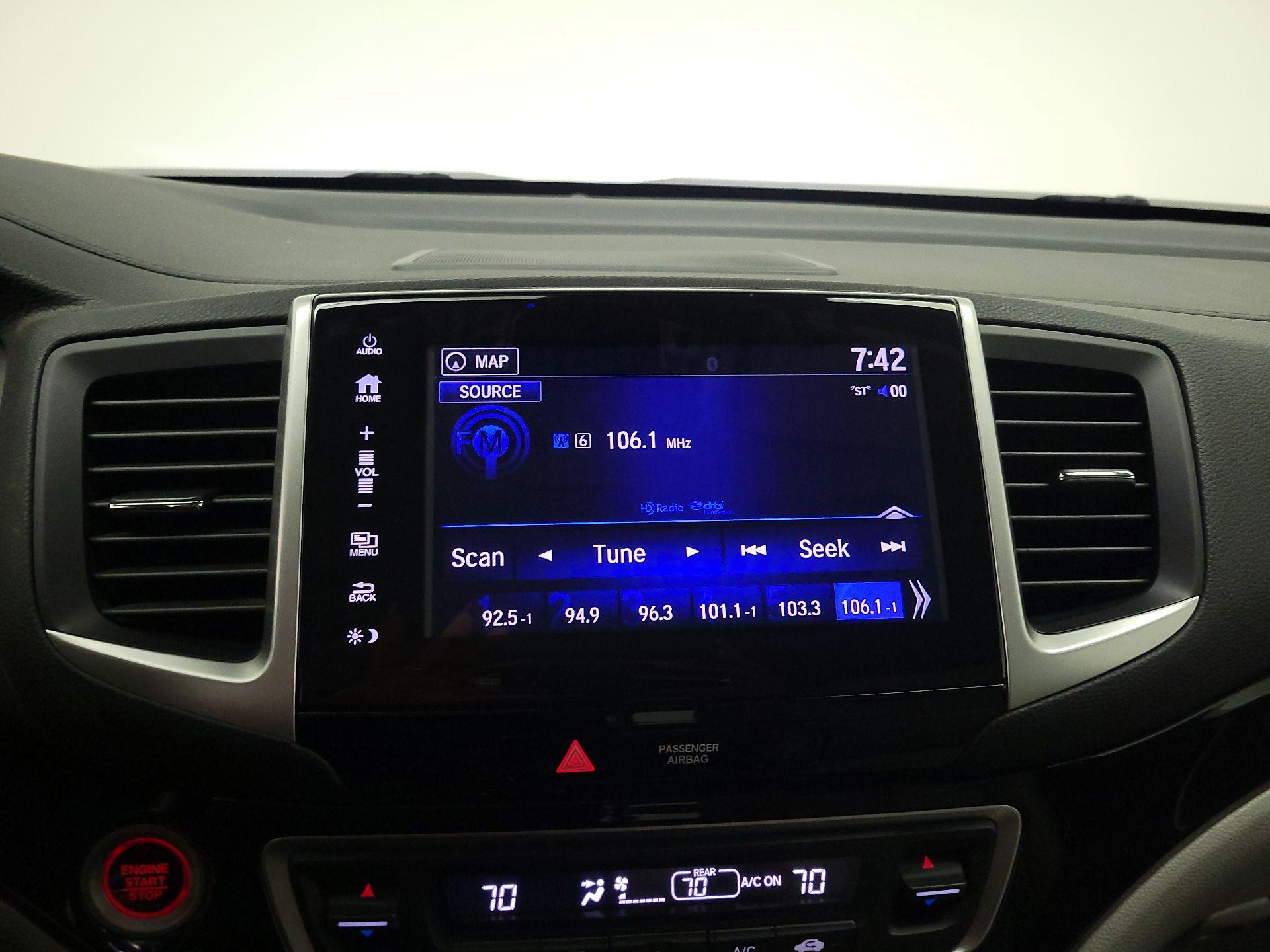 Thumbnail: 2017 Honda Pilot - 16