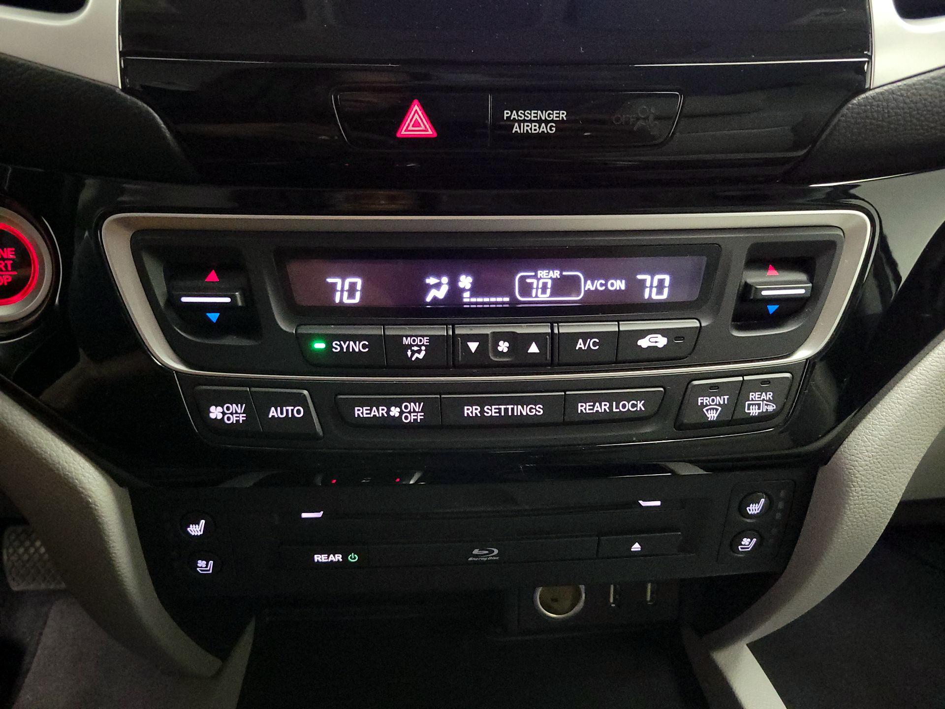 Thumbnail: 2017 Honda Pilot - 17