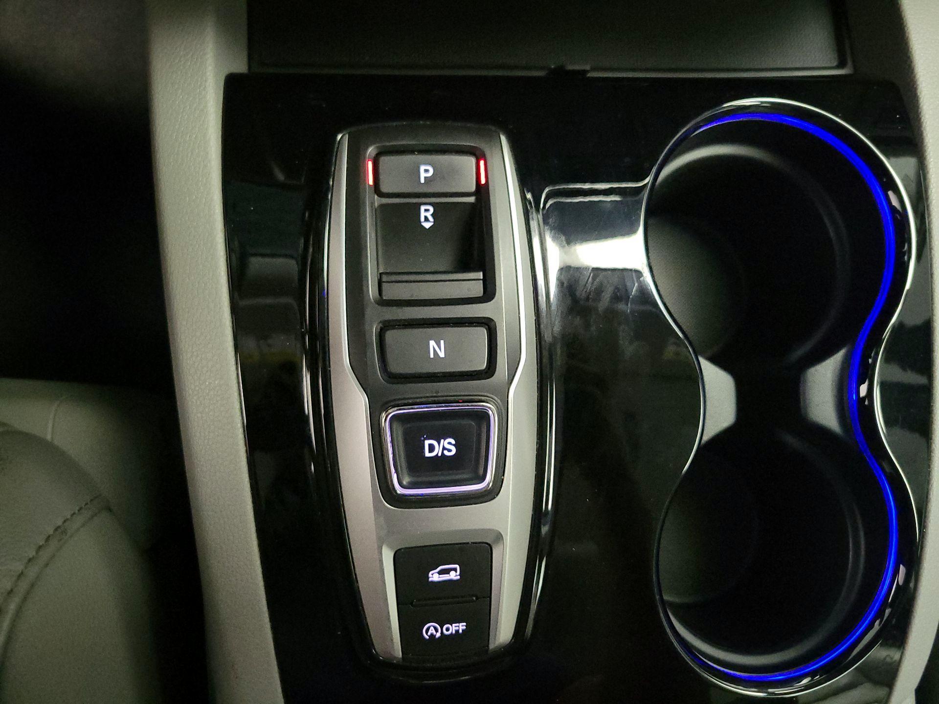 Thumbnail: 2017 Honda Pilot - 18