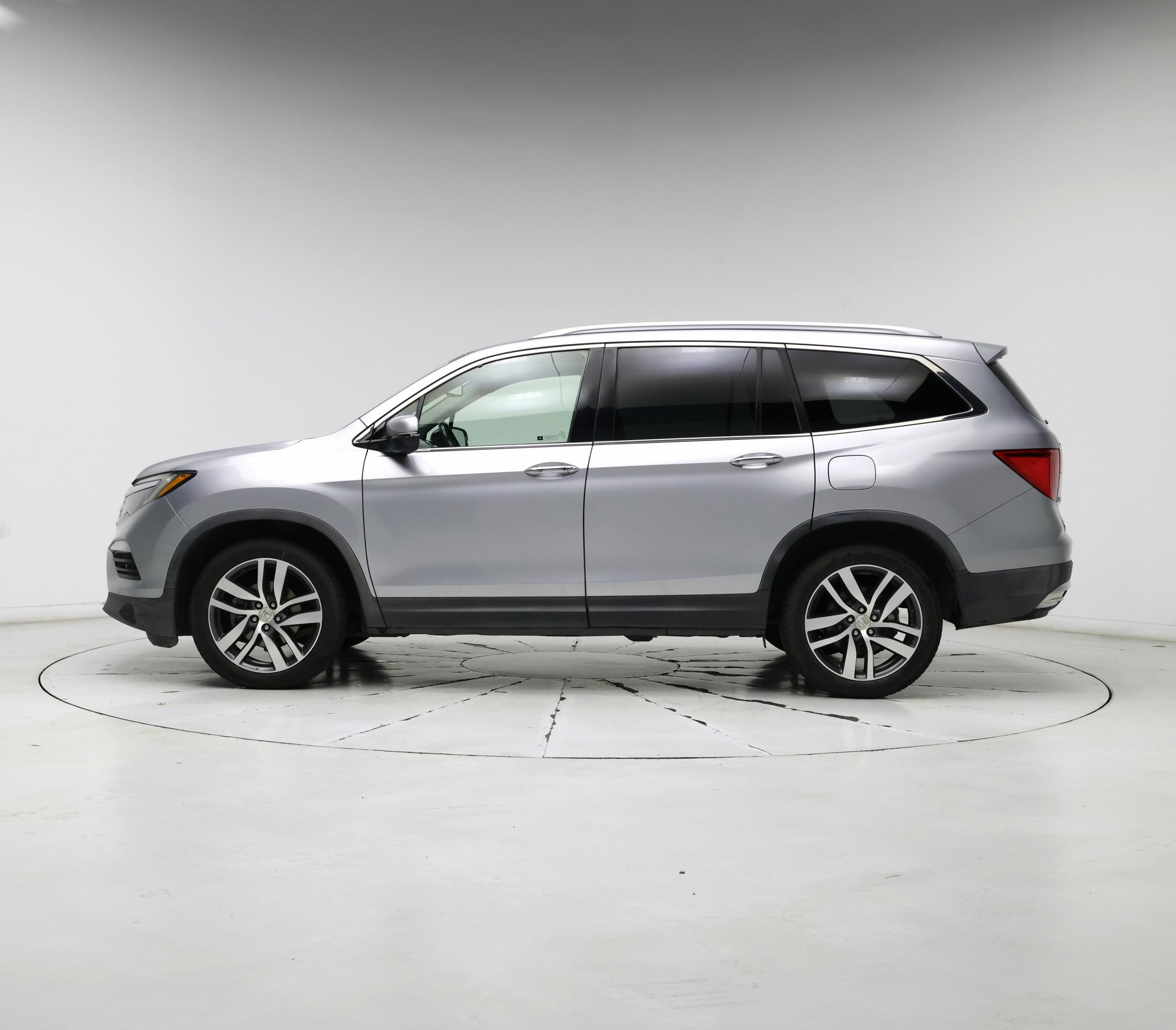 Thumbnail: 2017 Honda Pilot - 3