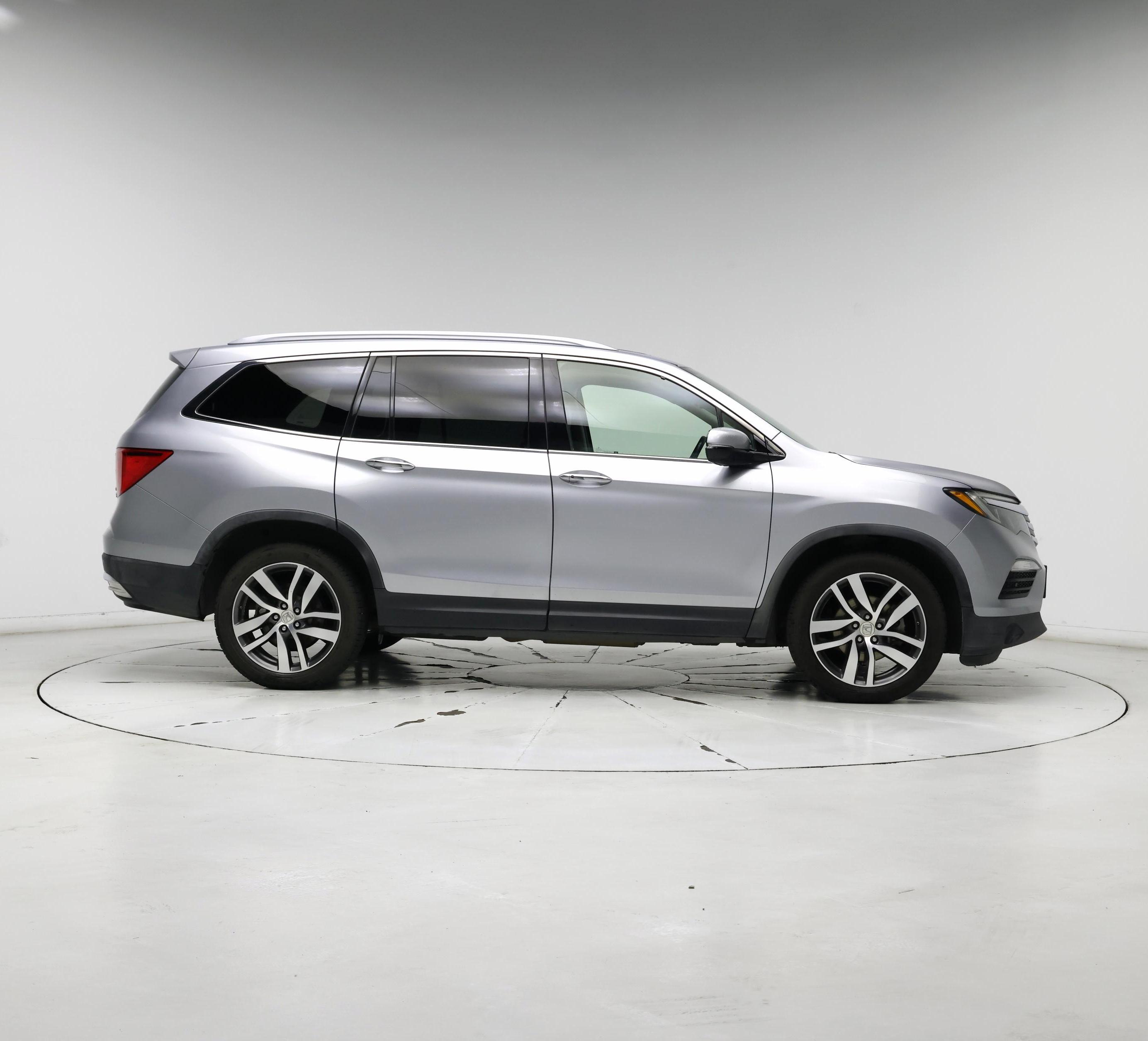 Thumbnail: 2017 Honda Pilot - 7