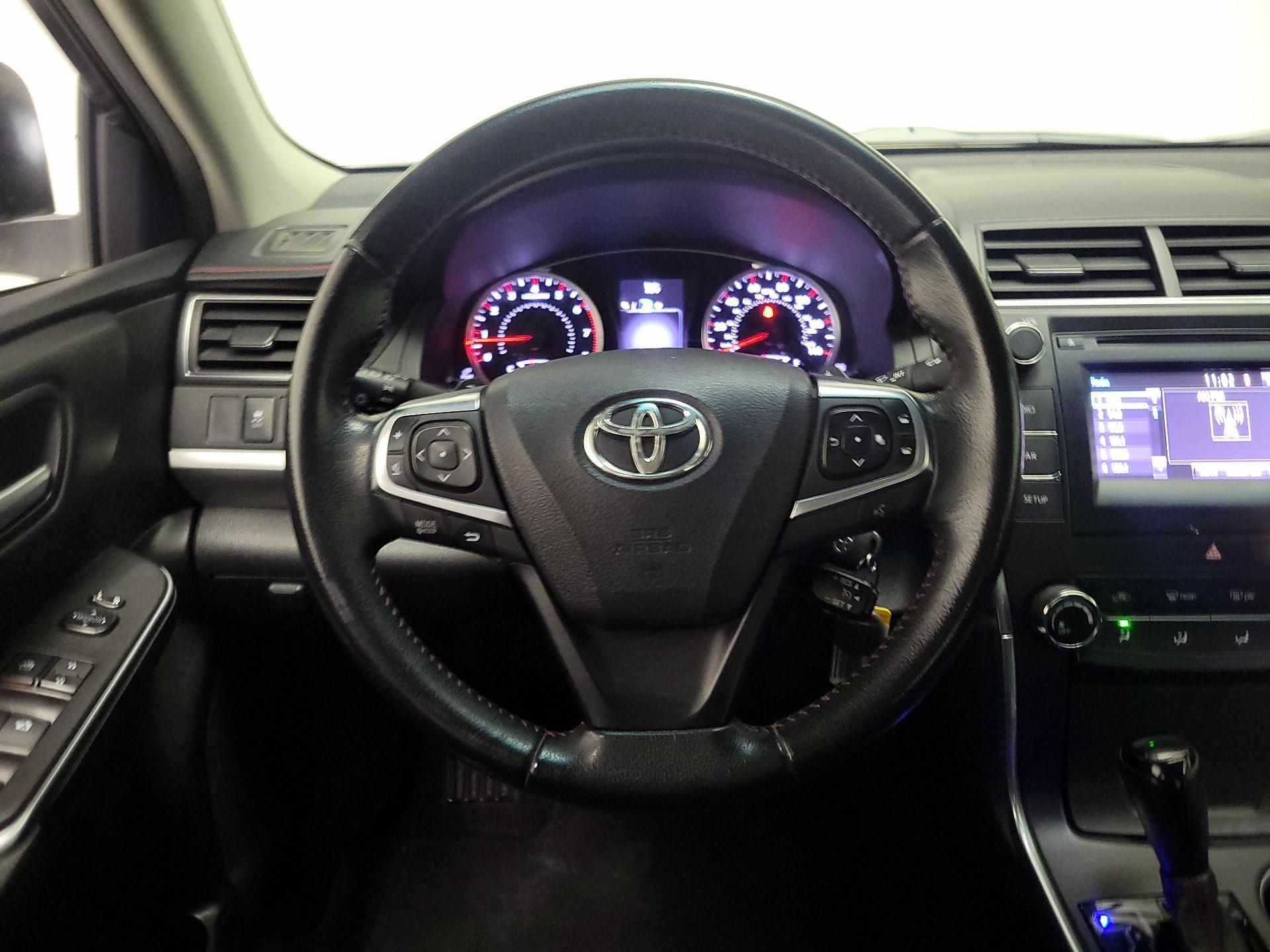 Thumbnail: 2015 Toyota Camry - 10