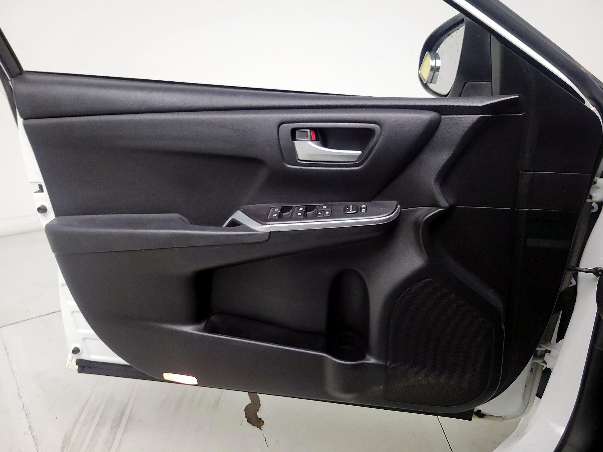 Thumbnail: 2015 Toyota Camry - 12