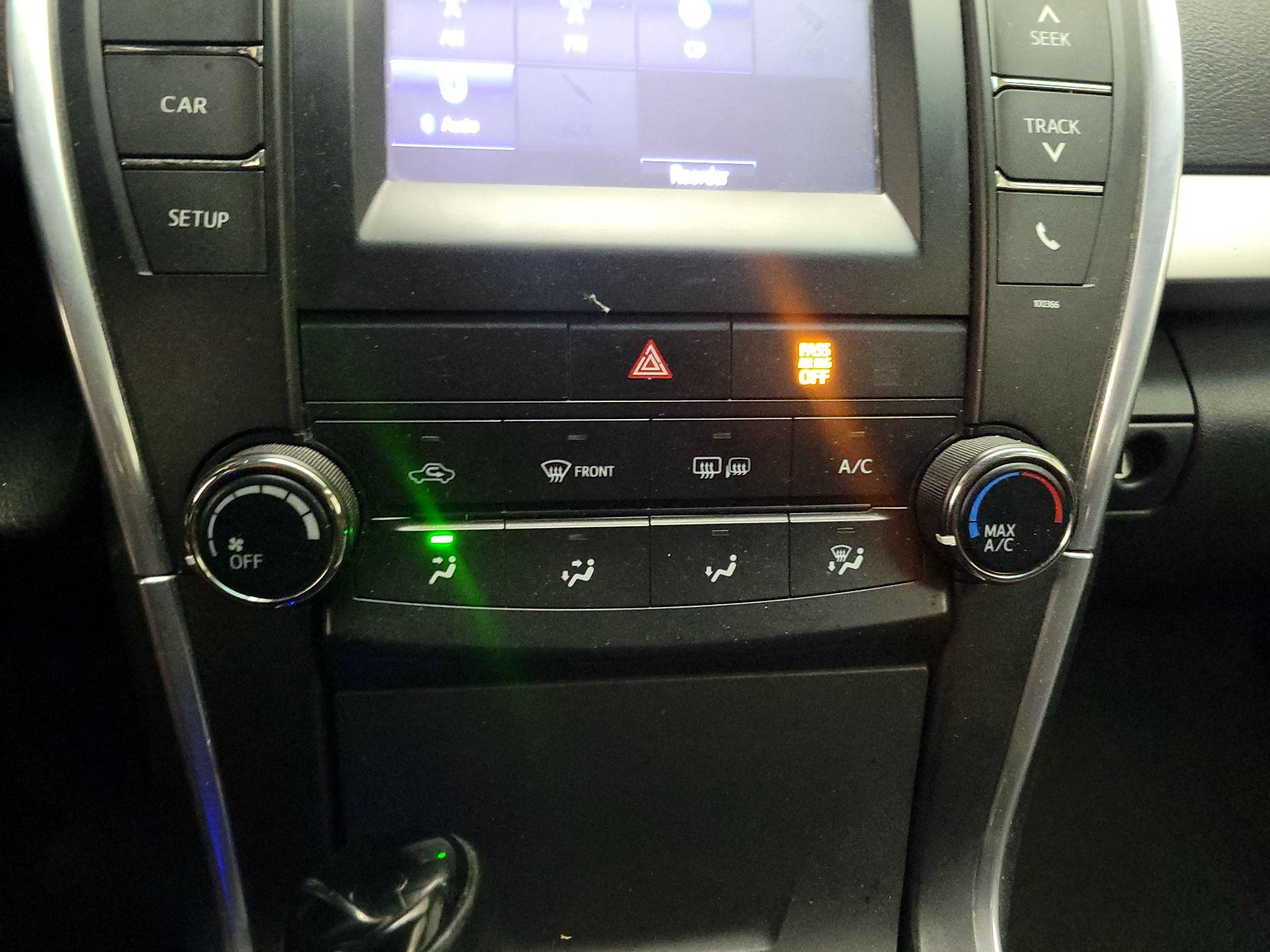 Thumbnail: 2015 Toyota Camry - 16