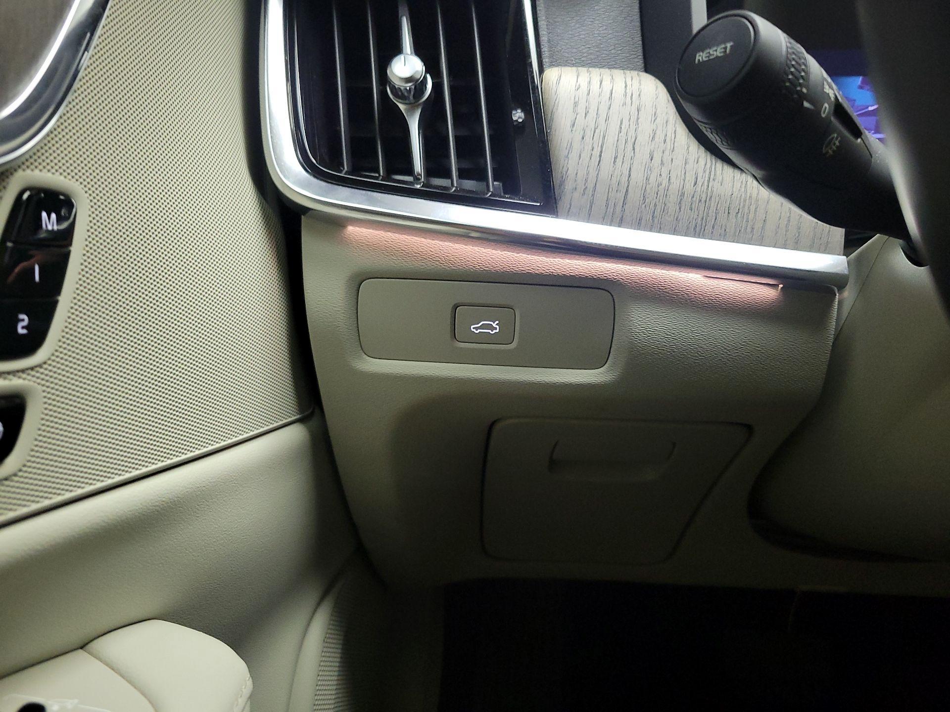 Thumbnail: 2023 Volvo S90 - 13